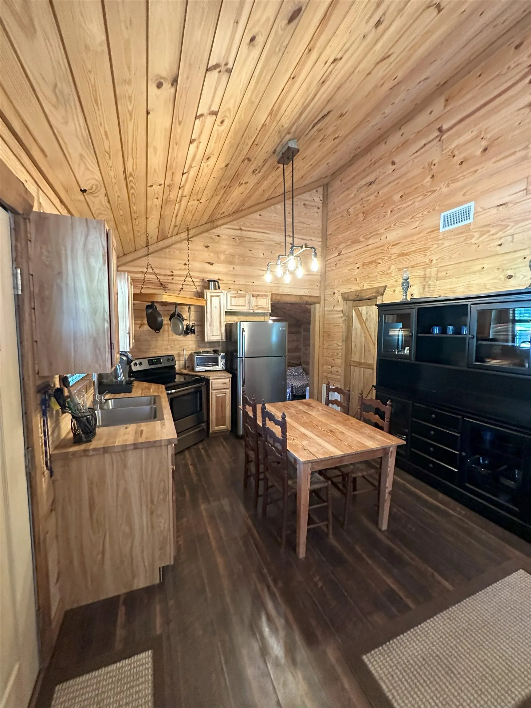 Property at 108  Robinson - Image 5