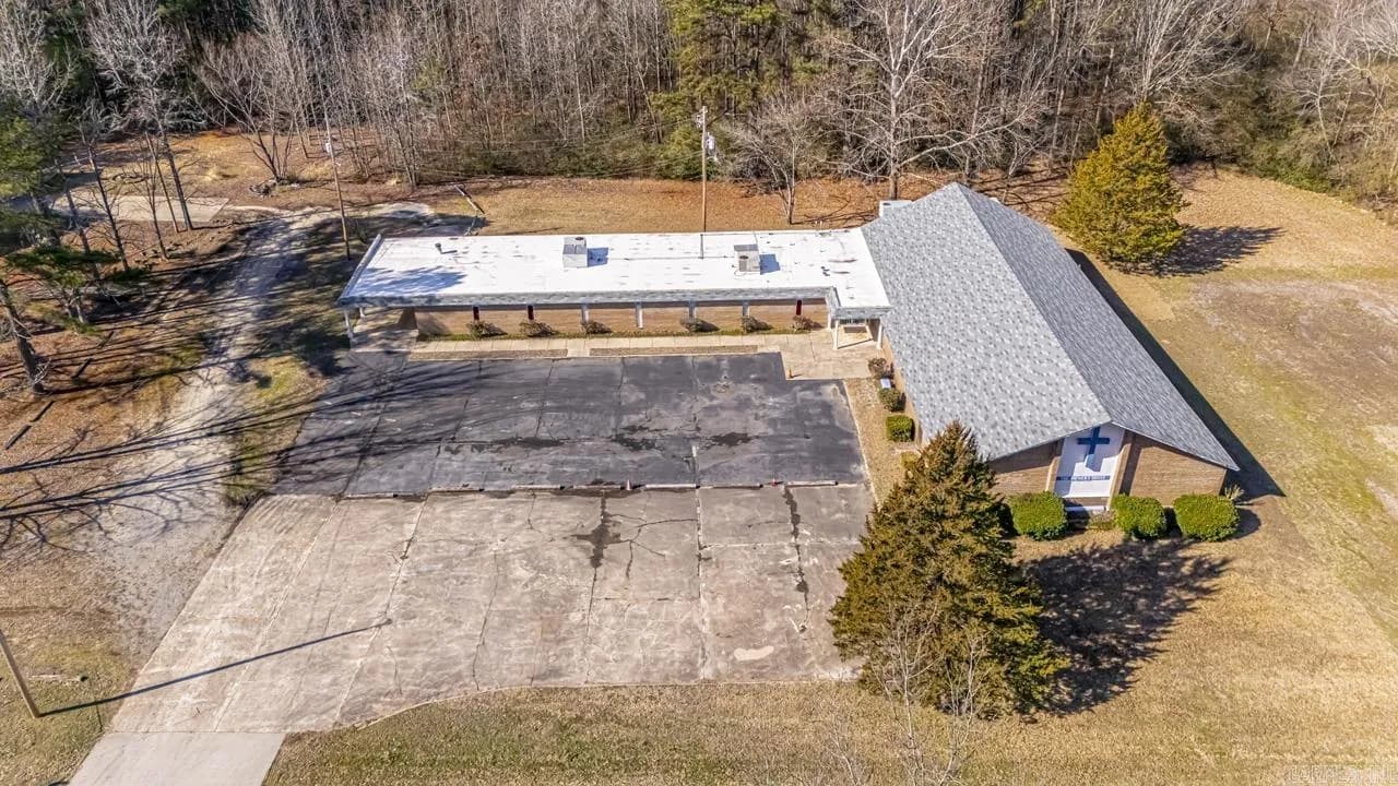 Property at 7320 N Chicot - Image 6