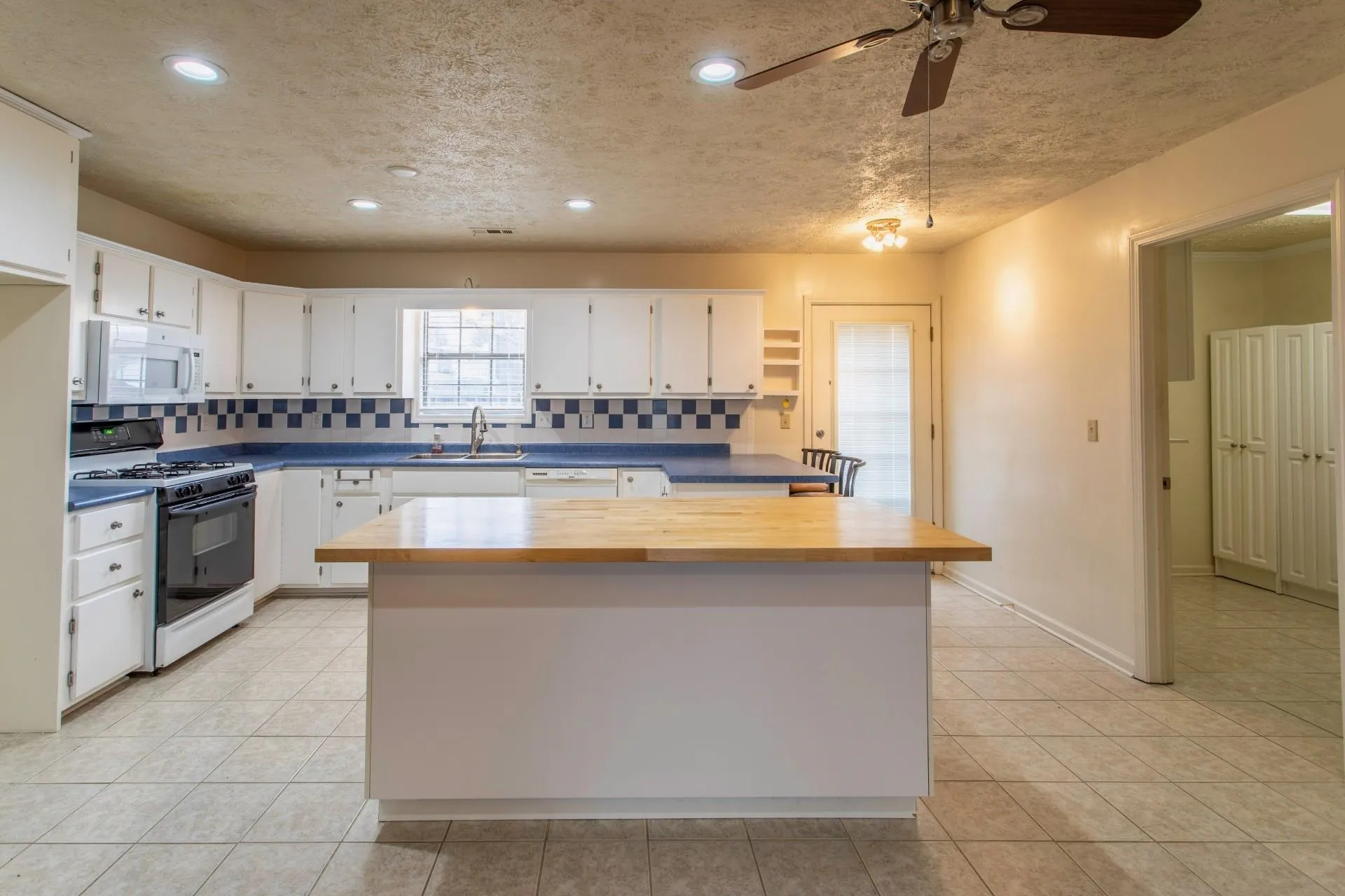 Property at 39  Emma - Image 6