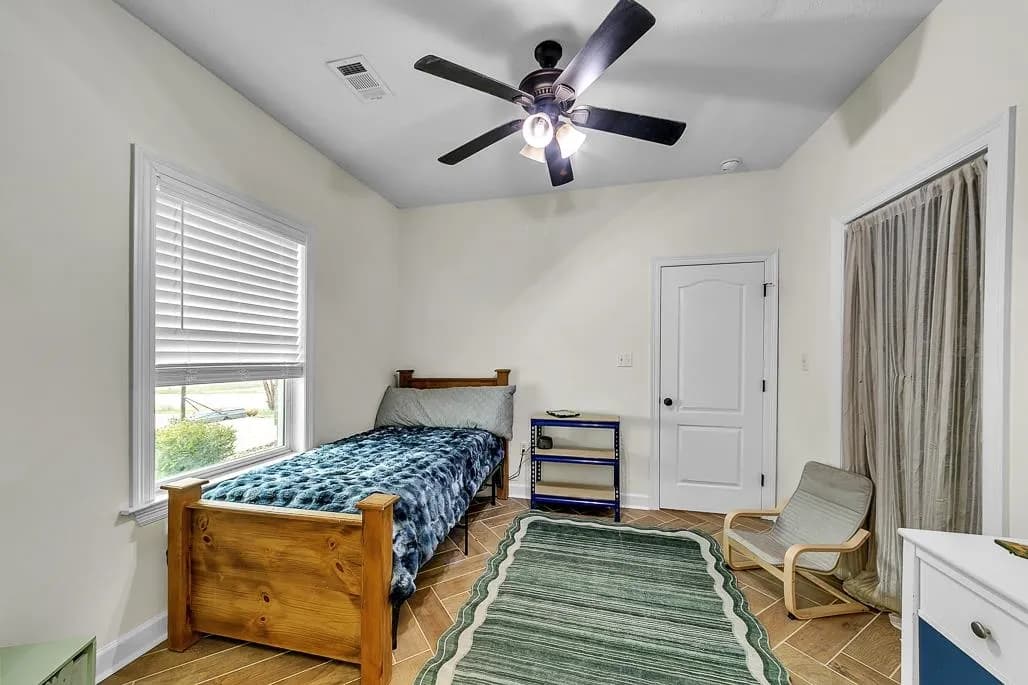 Property at 198  N polk - Image 37