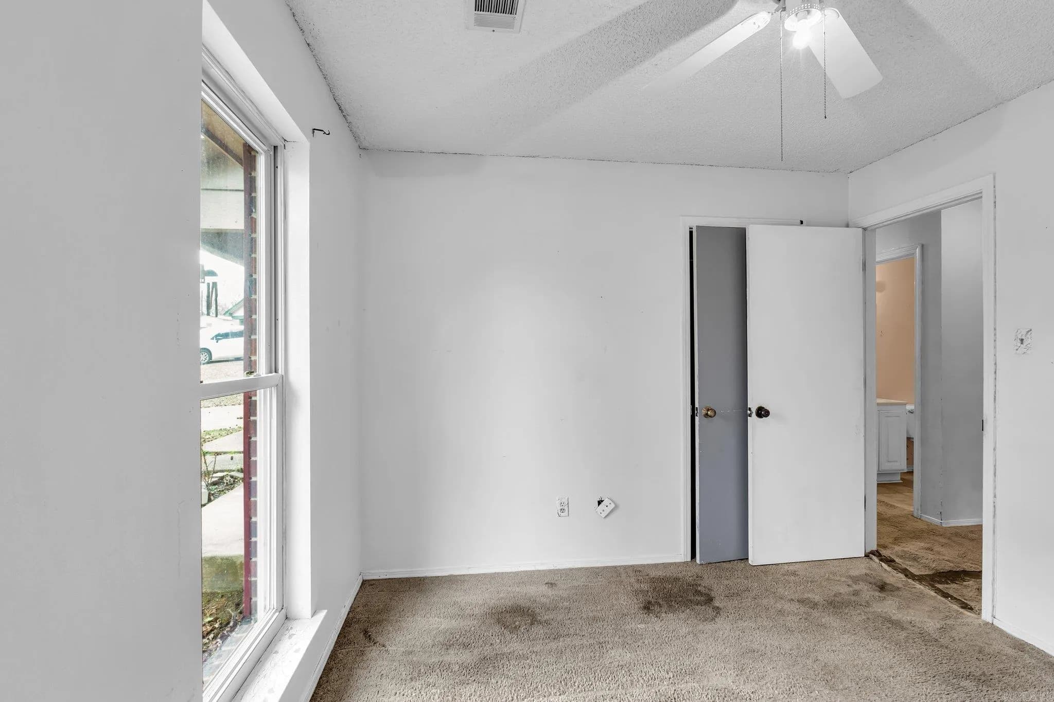 Property at 102  Kevin - Image 14
