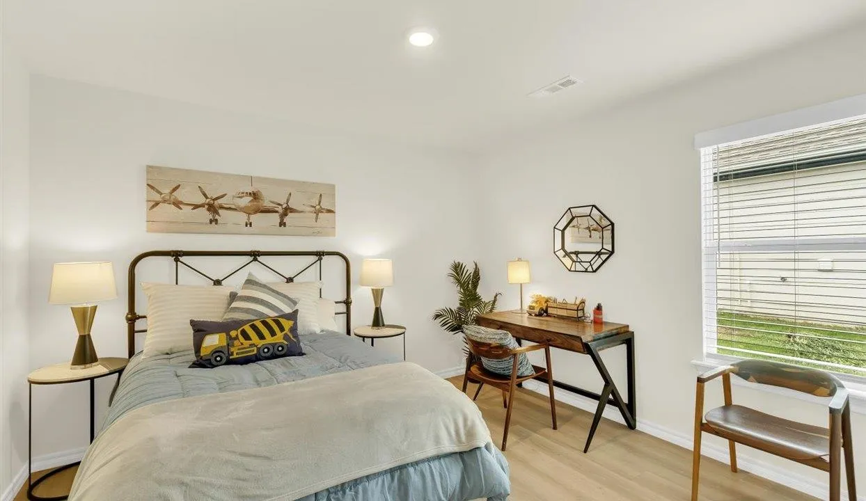 Property at 6115  Meridian - Image 19