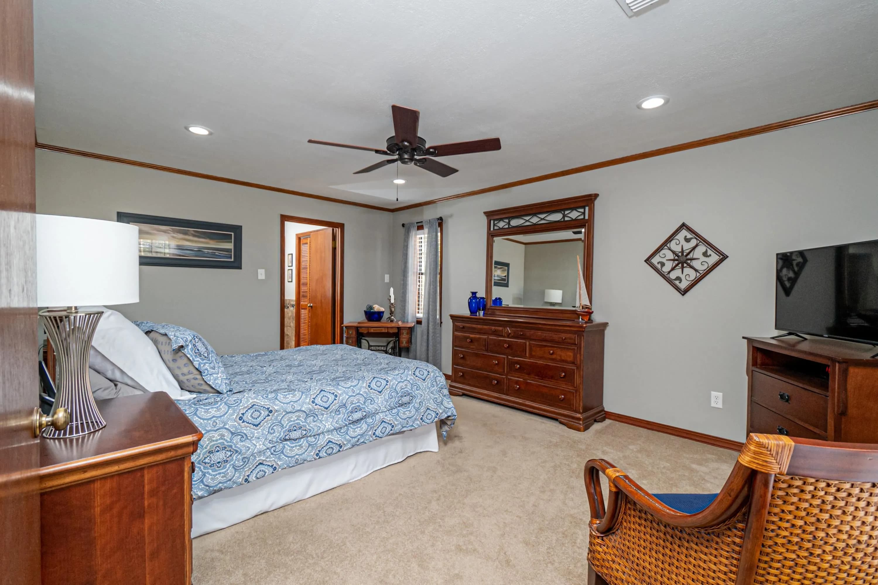 Property at 405  Cody rd - Image 17