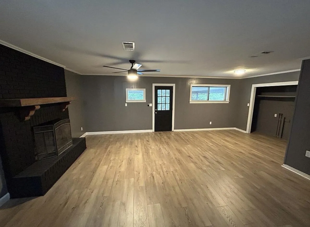 Property at 1715 E North - Image 4