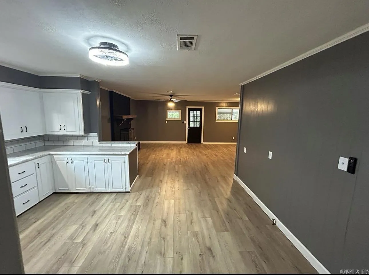 Property at 1715 E North - Image 8