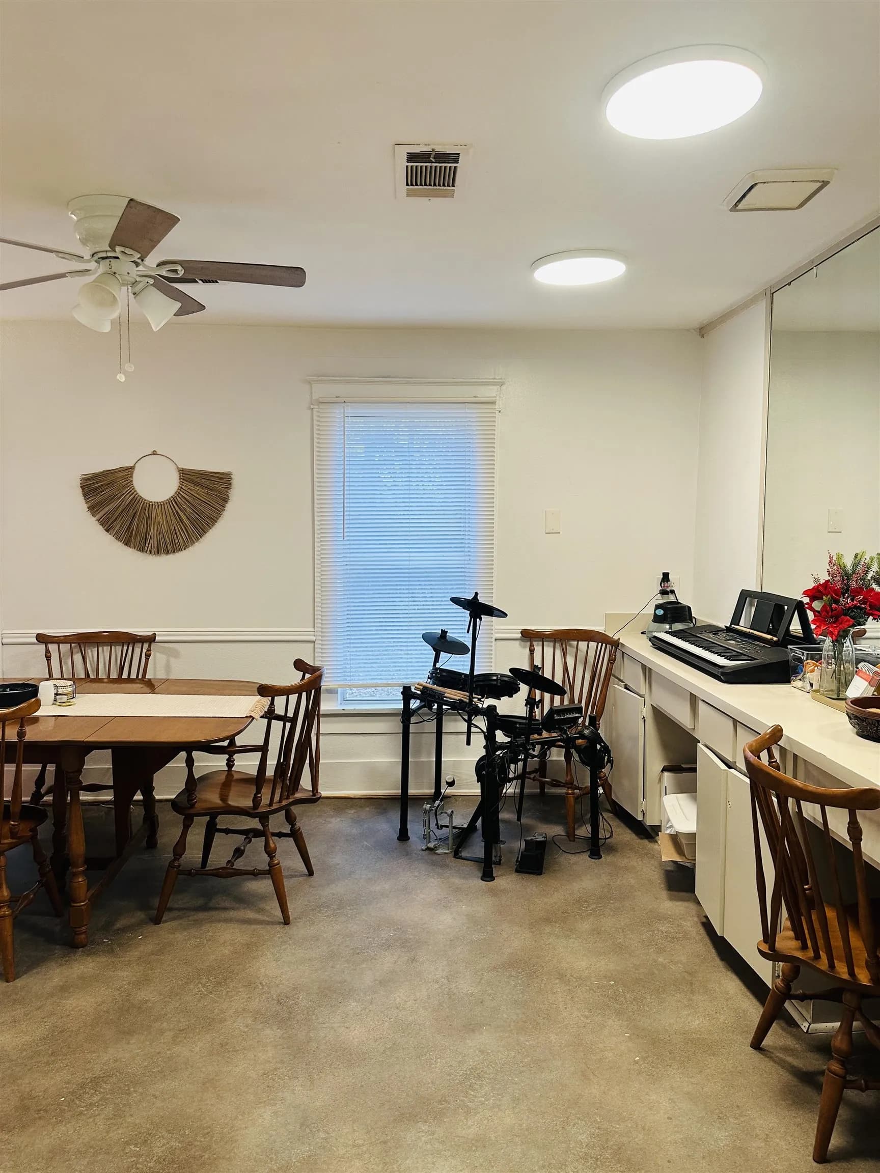 Property at 527 E Mill - Image 7