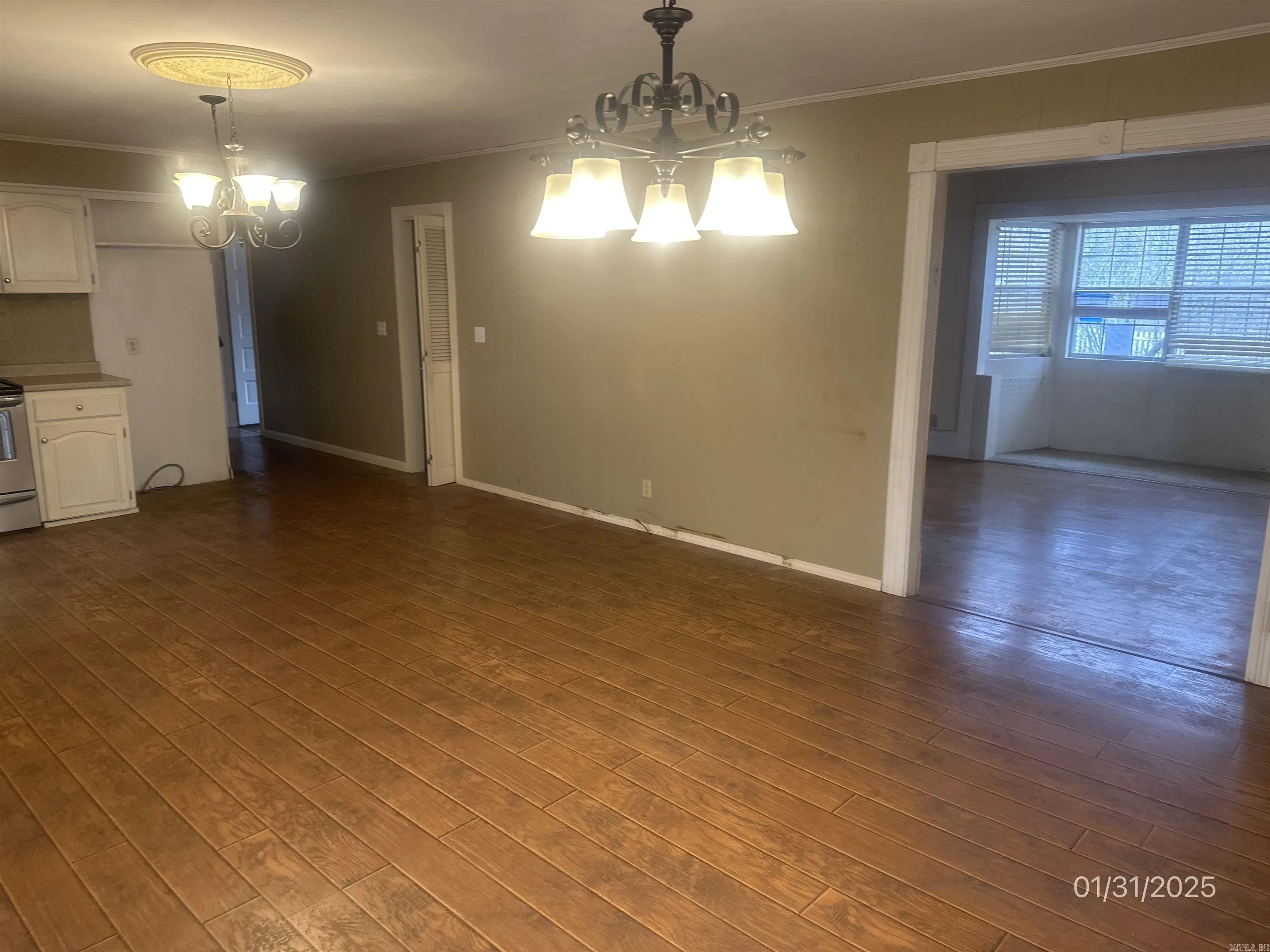 Property at 1013  Elm - Image 13
