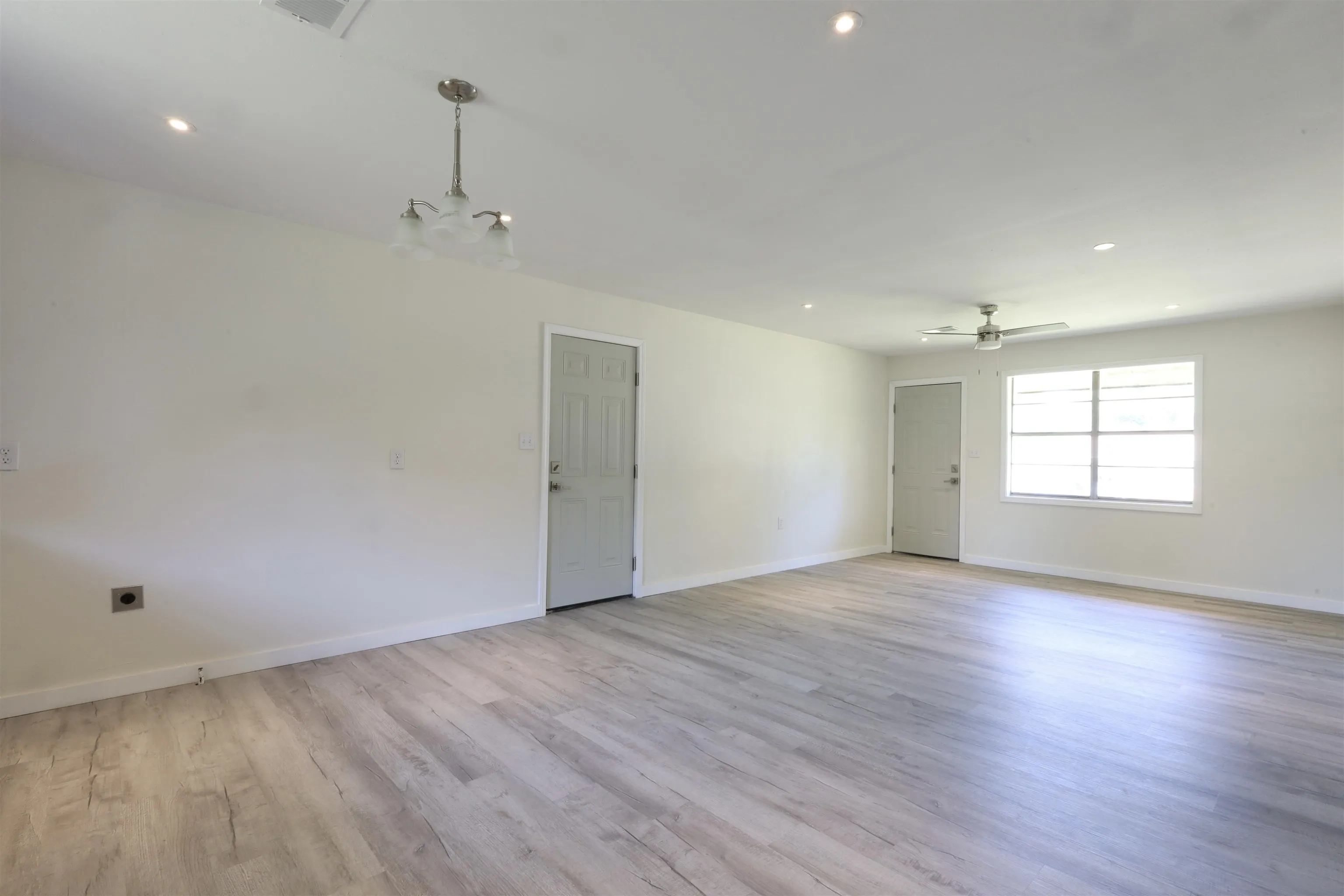 Property at 309  Pauline - Image 10