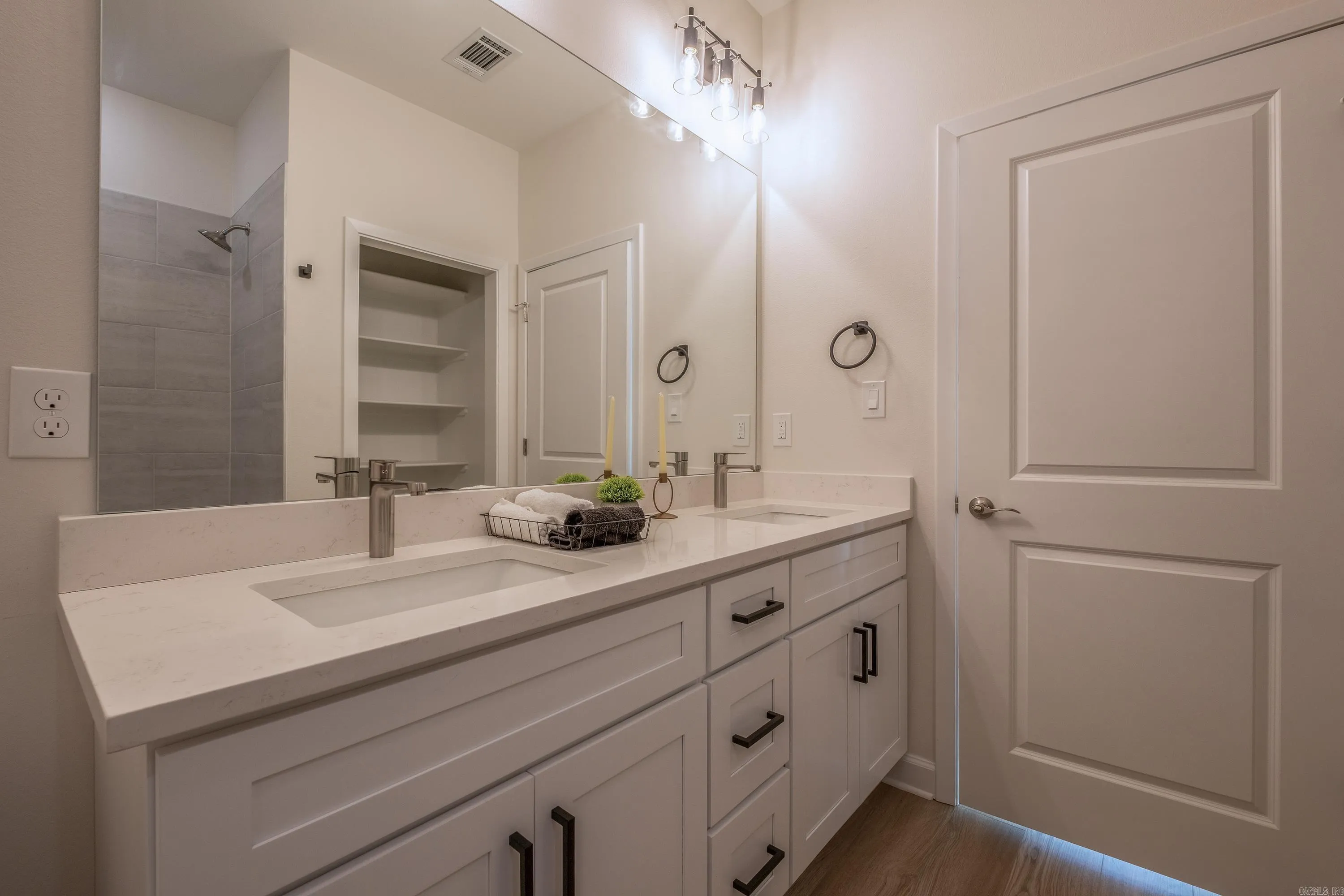Property at 21  Walnut - Image 27