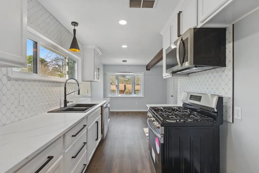 Property at 2801  Circlewood - Image 6