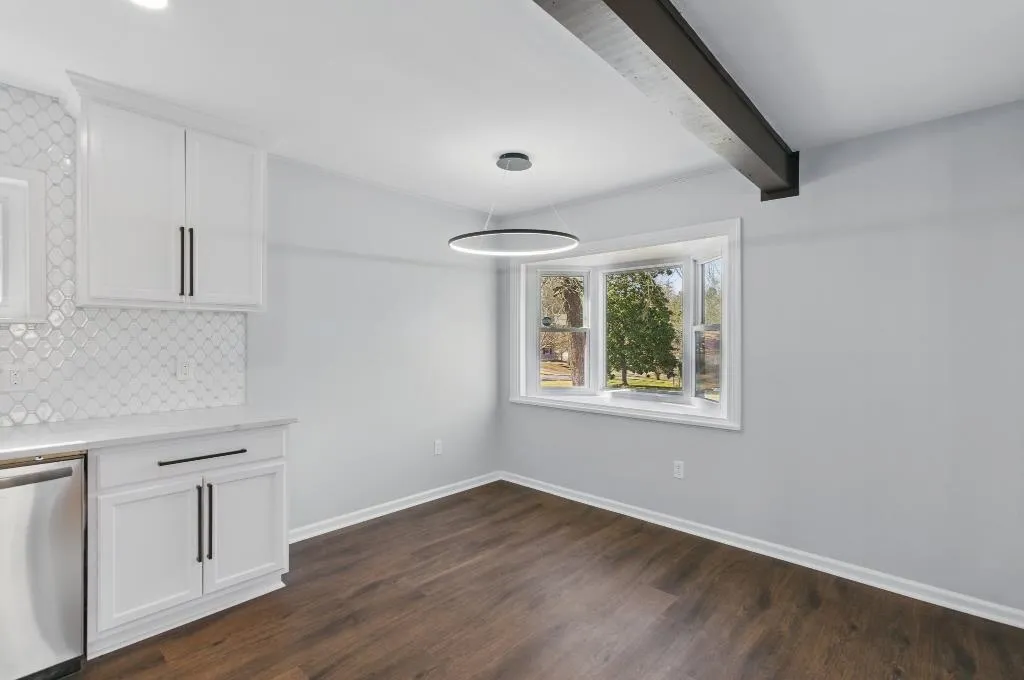 Property at 2801  Circlewood - Image 8