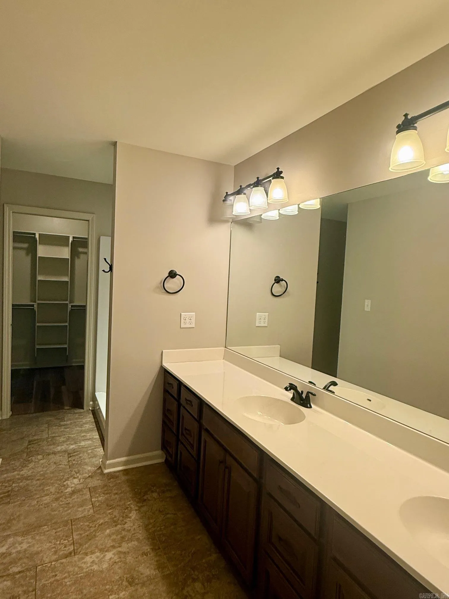 Property at 1406  Hunter wood - Image 11