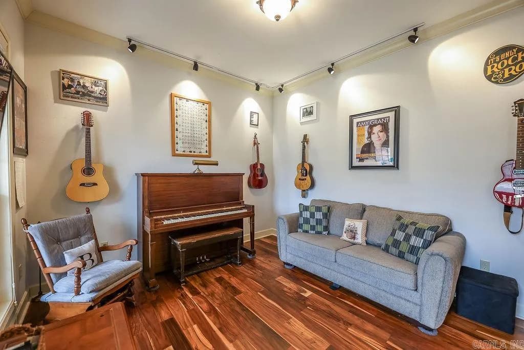 Property at 420  Augusta dr - Image 16