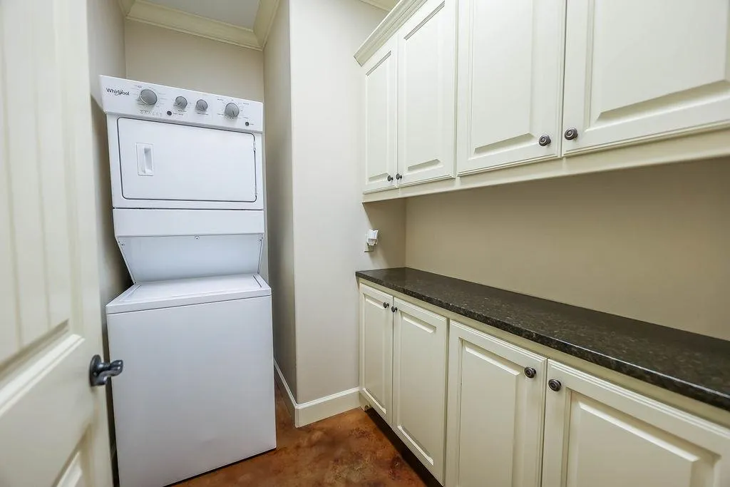 Property at 420  Augusta dr - Image 7