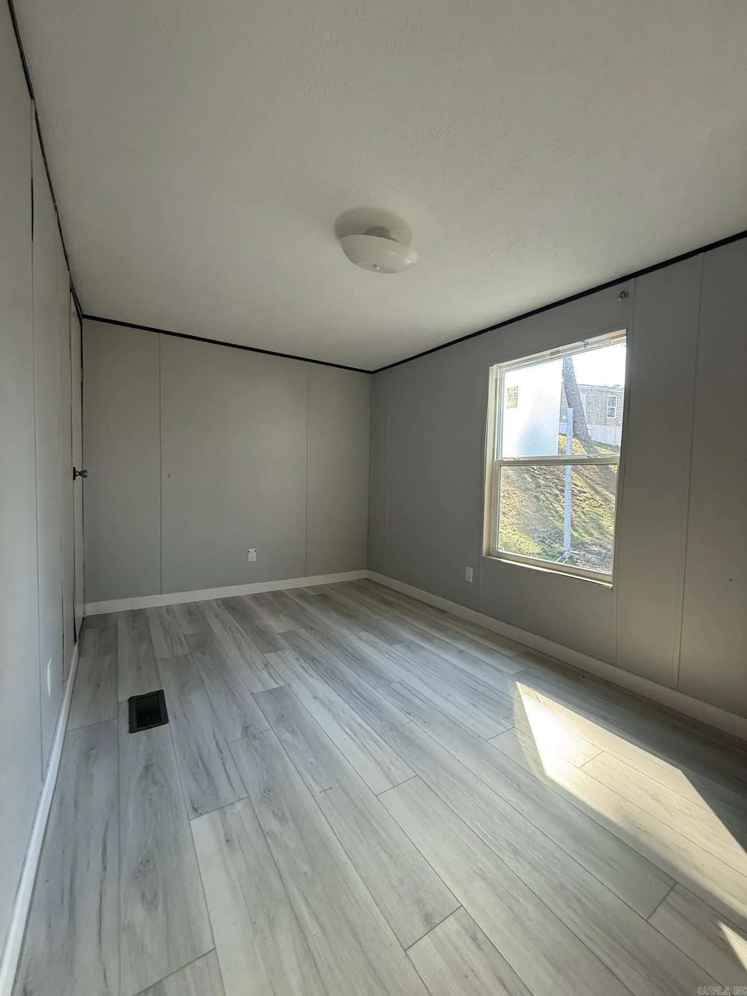 Property at 100  Springwood, 16 - Image 5