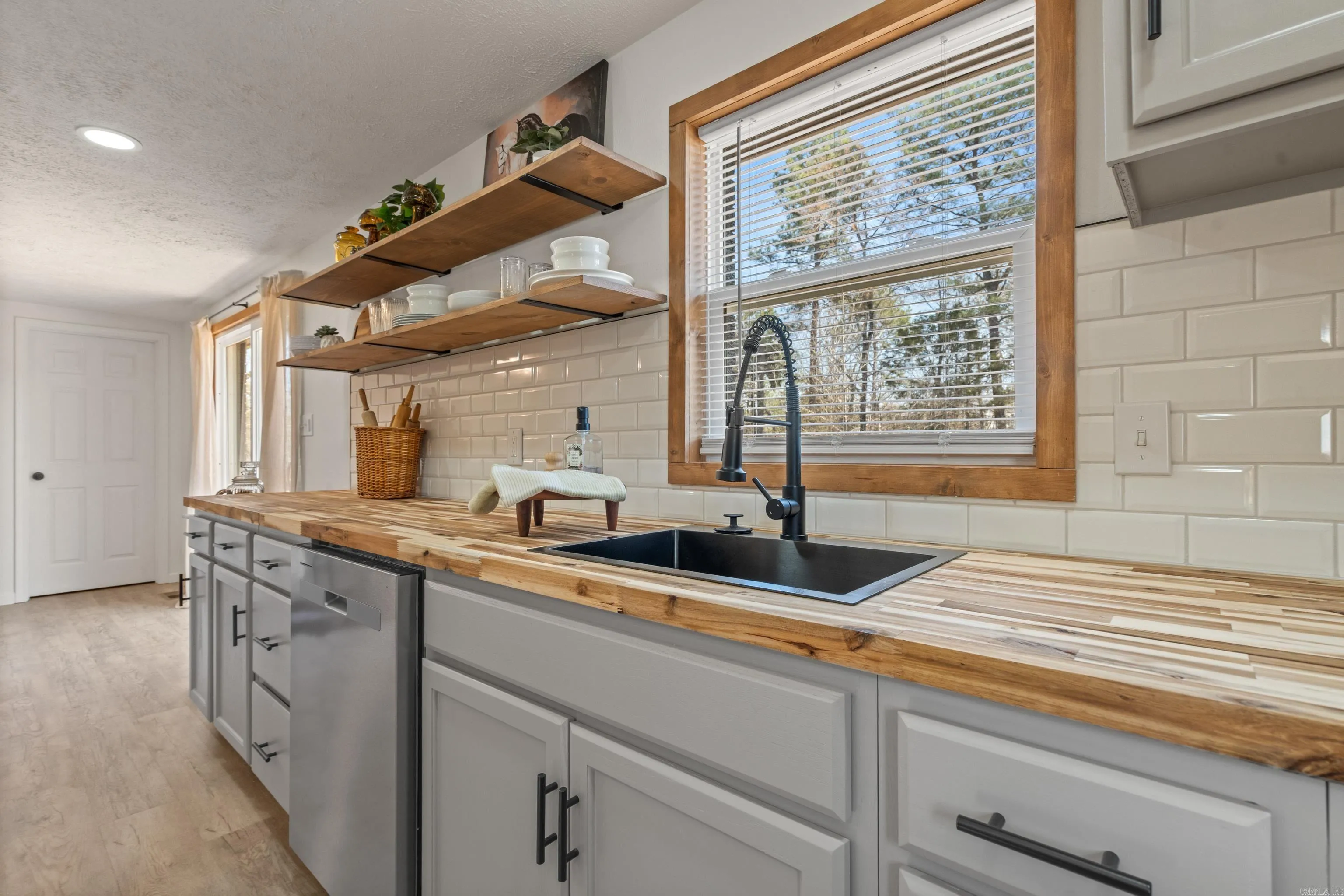 Property at 211  Clairmont - Image 18