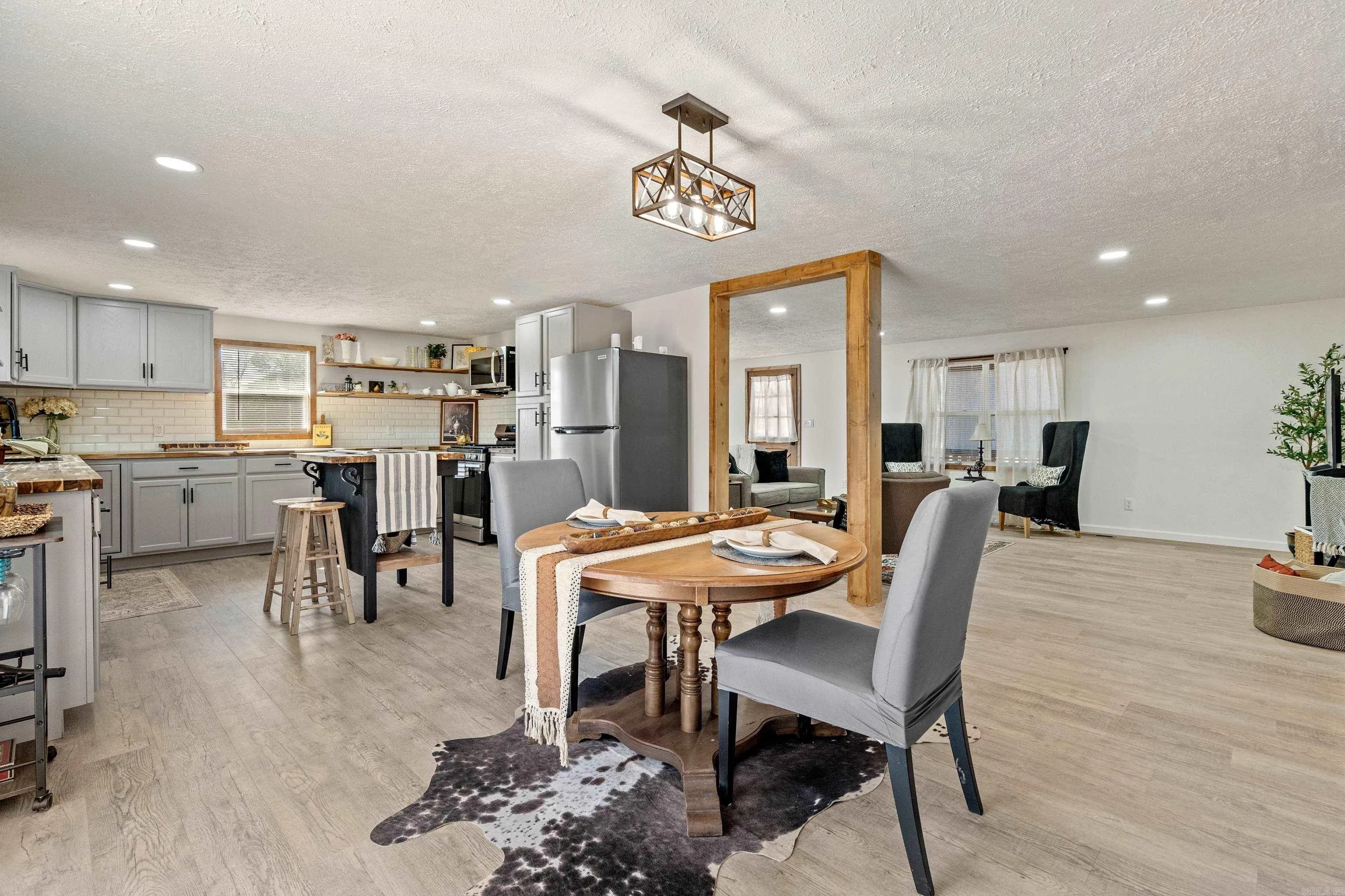 Property at 211  Clairmont - Image 14