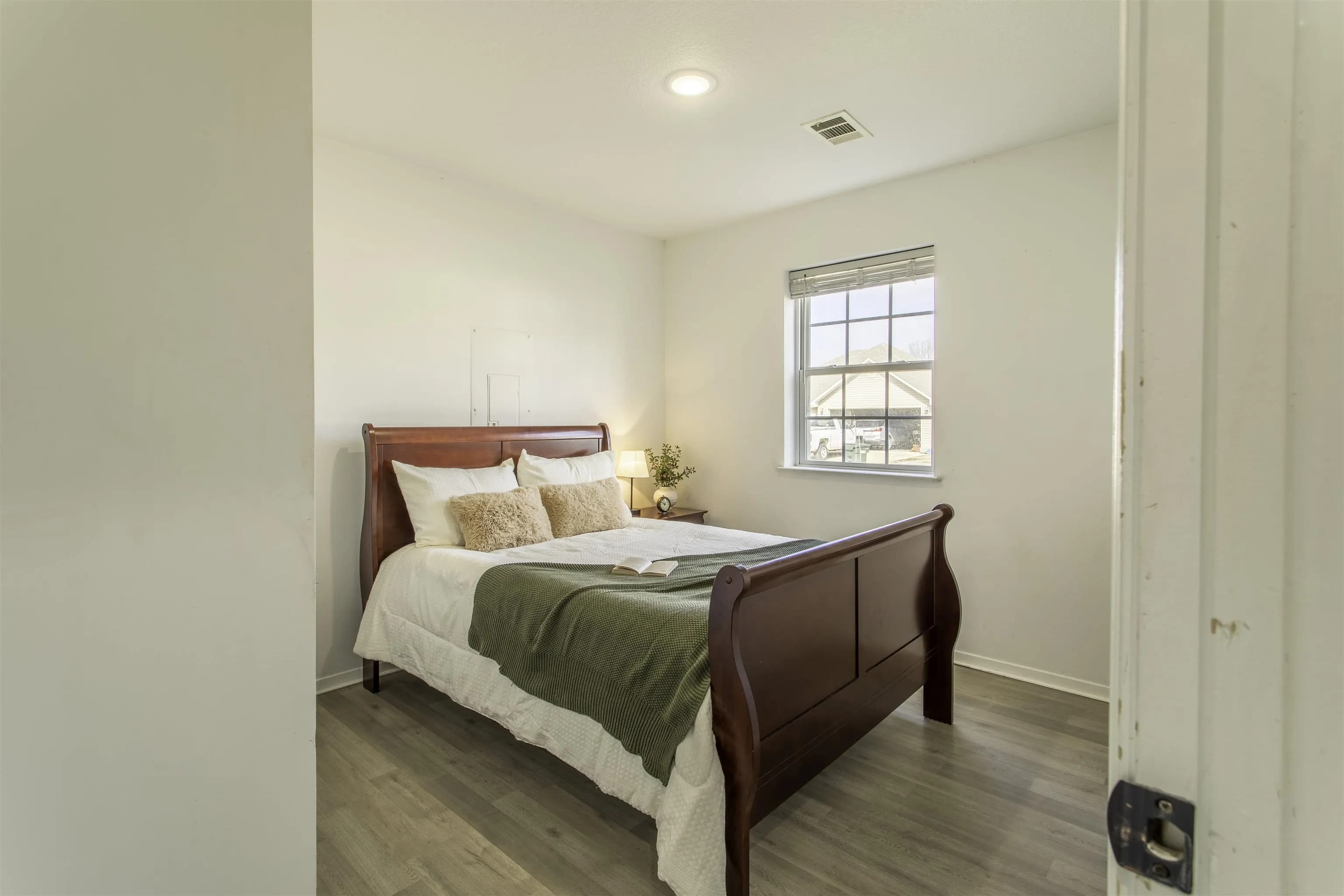 Property at 915  Silverleaf - Image 19