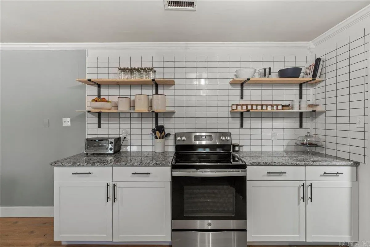 Property at 5521  Westview - Image 7