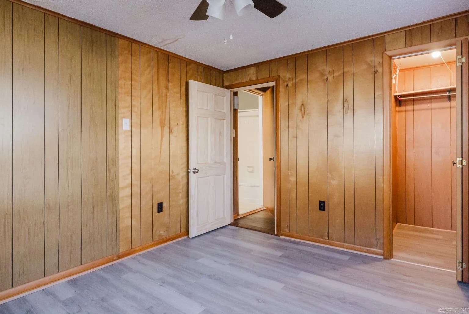 Property at 810  Burton - Image 23