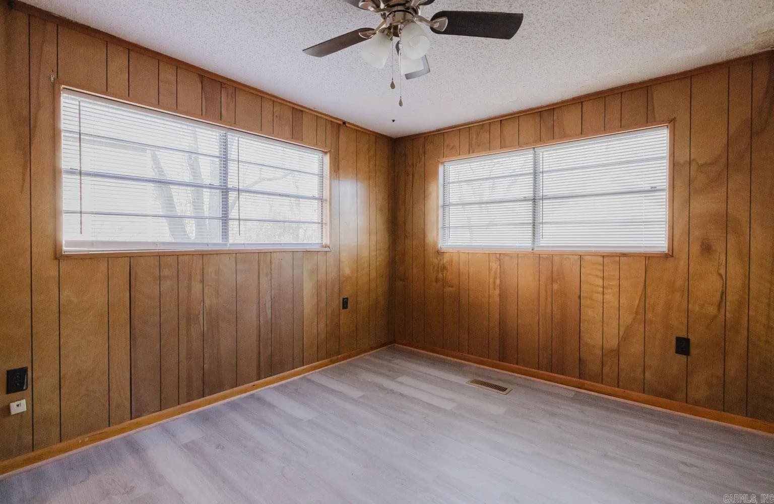 Property at 810  Burton - Image 22