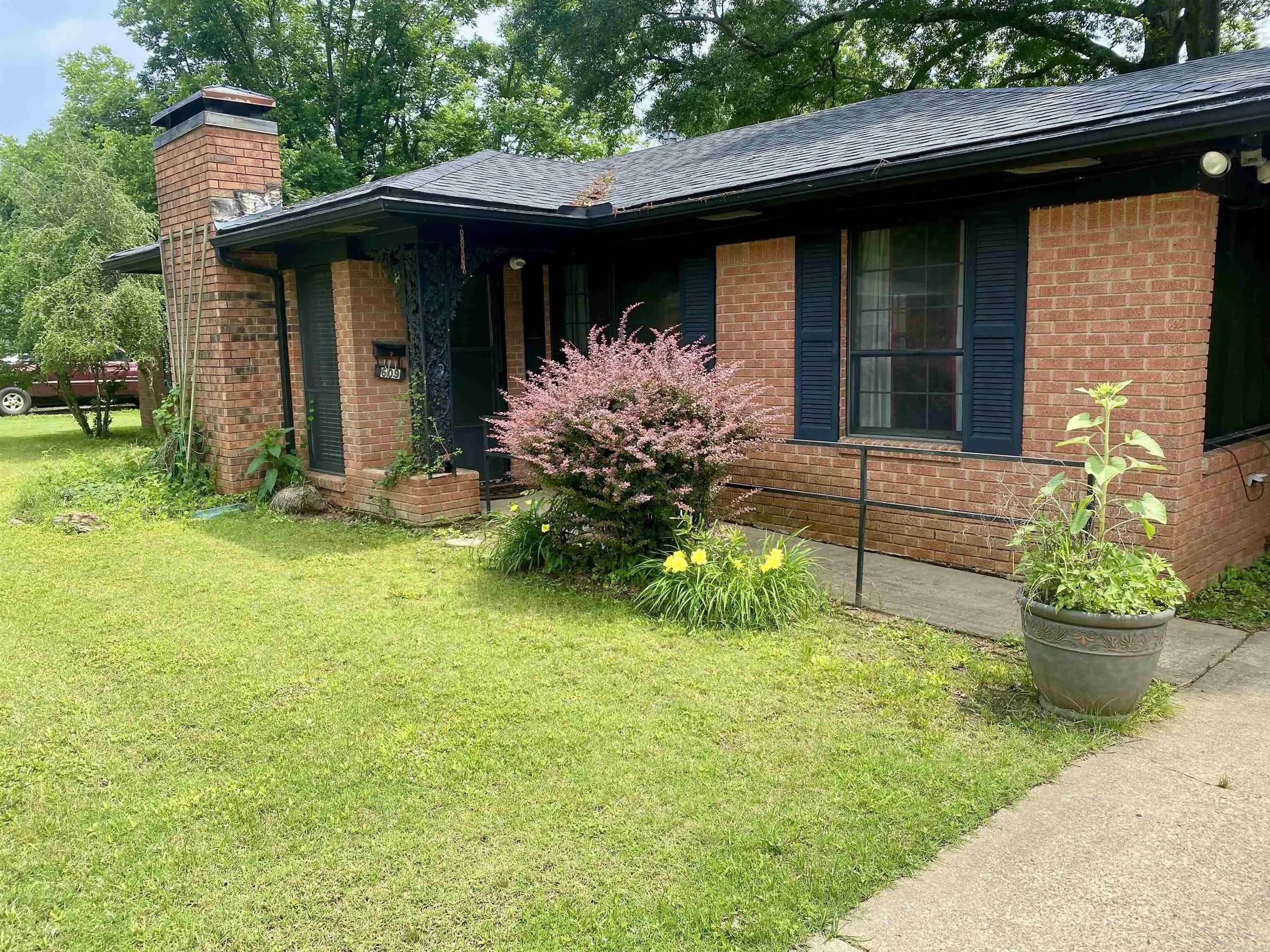 Property at 609  Braden - Image 2