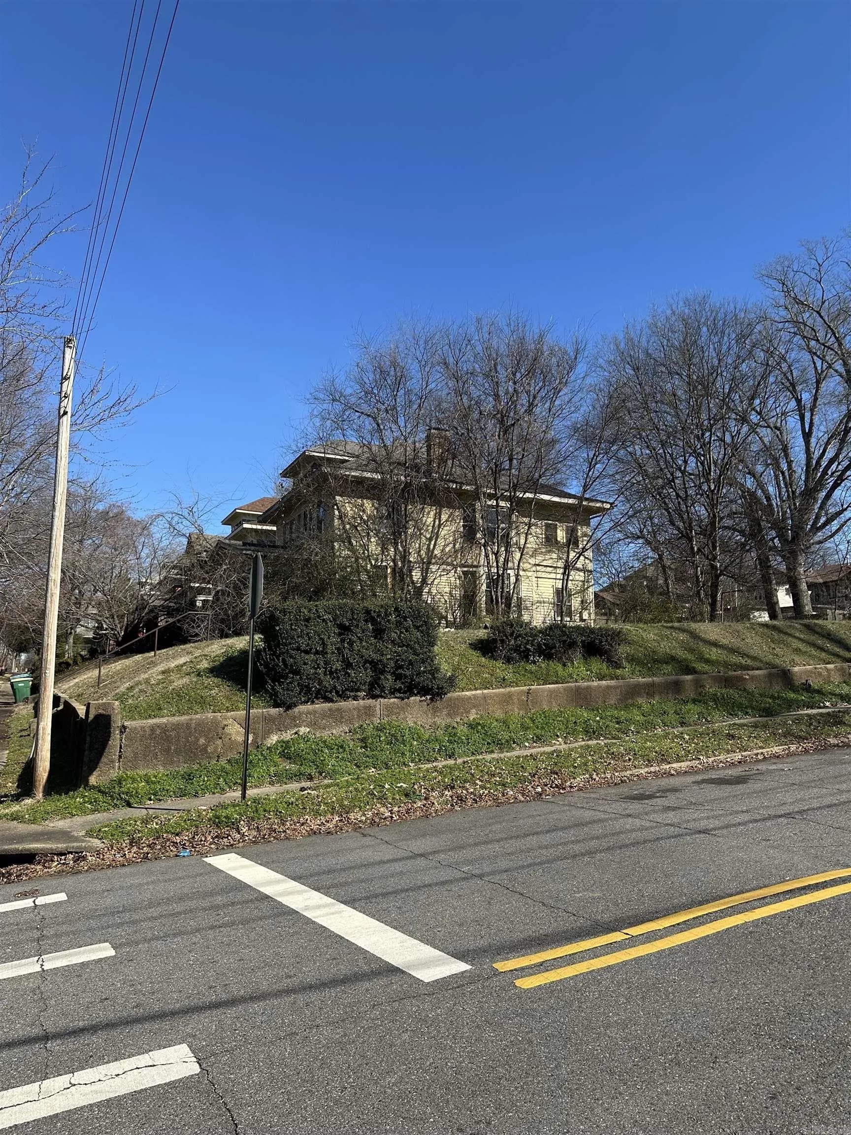 Property at 2317 S Summit - Image 2