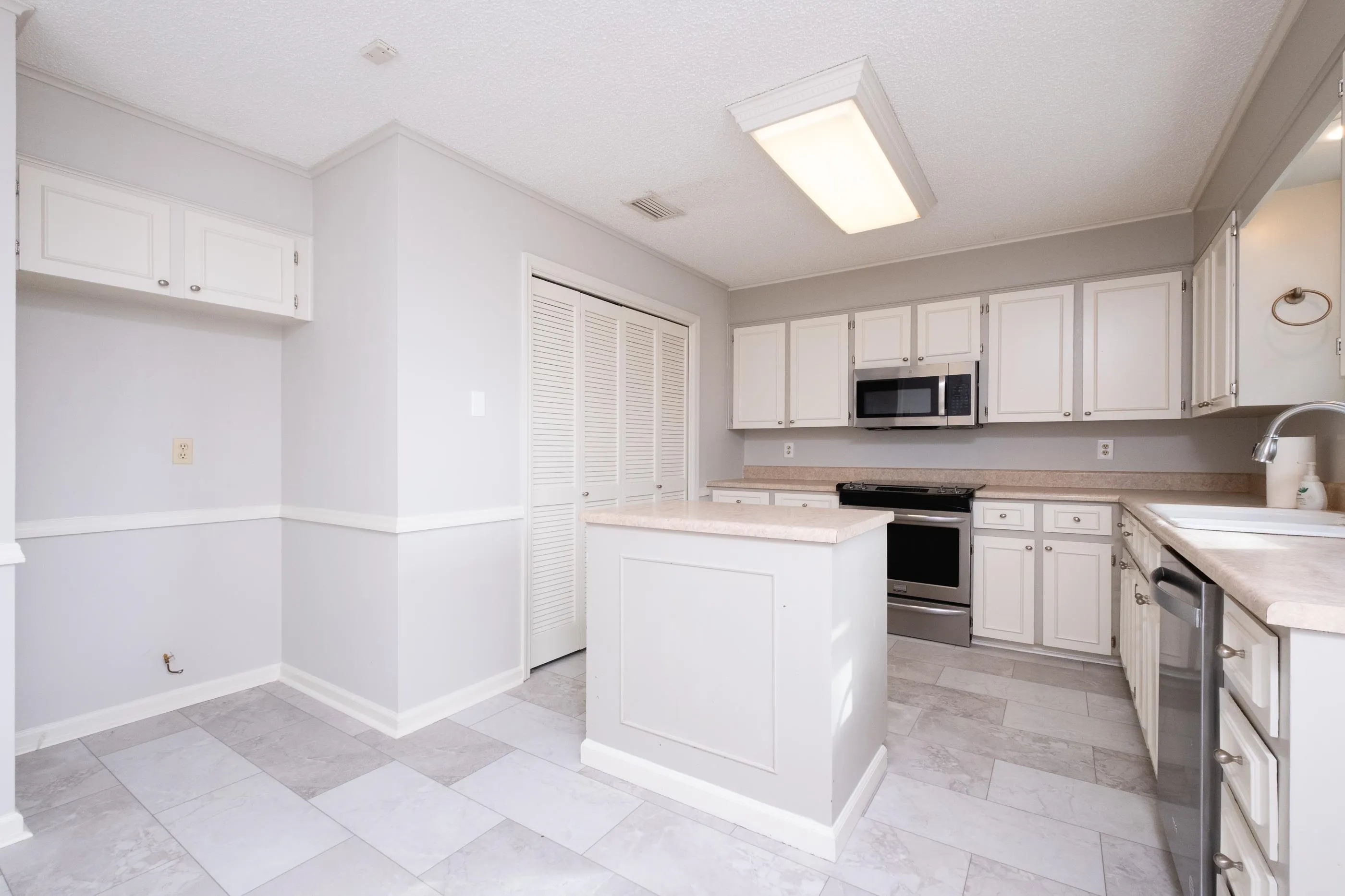 Property at 13120  Morrison - Image 18