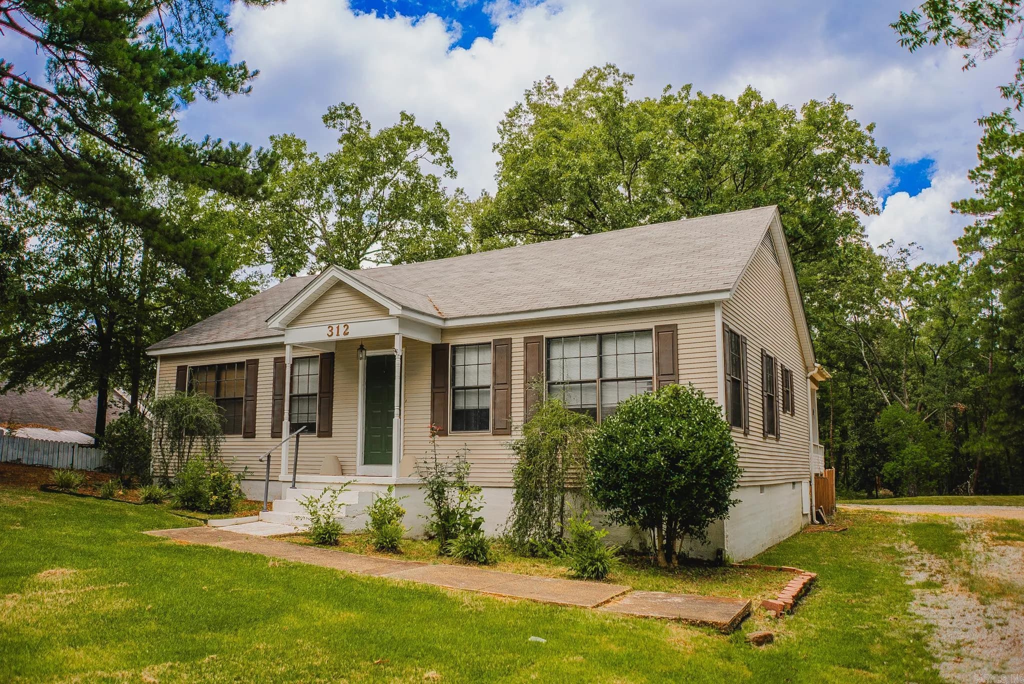 Property at 312 W College - Image 25