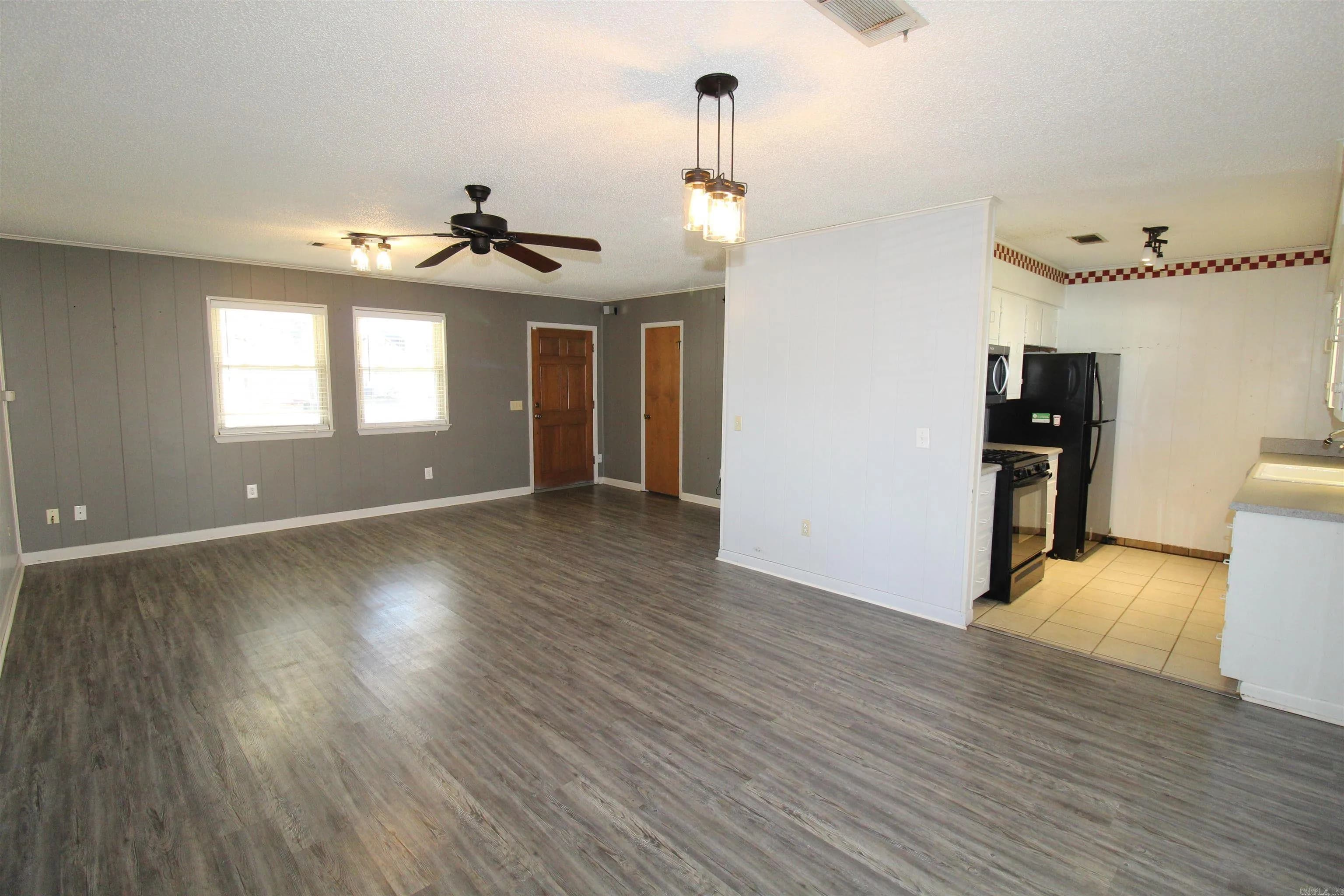 Property at 1302 W Seventh - Image 6