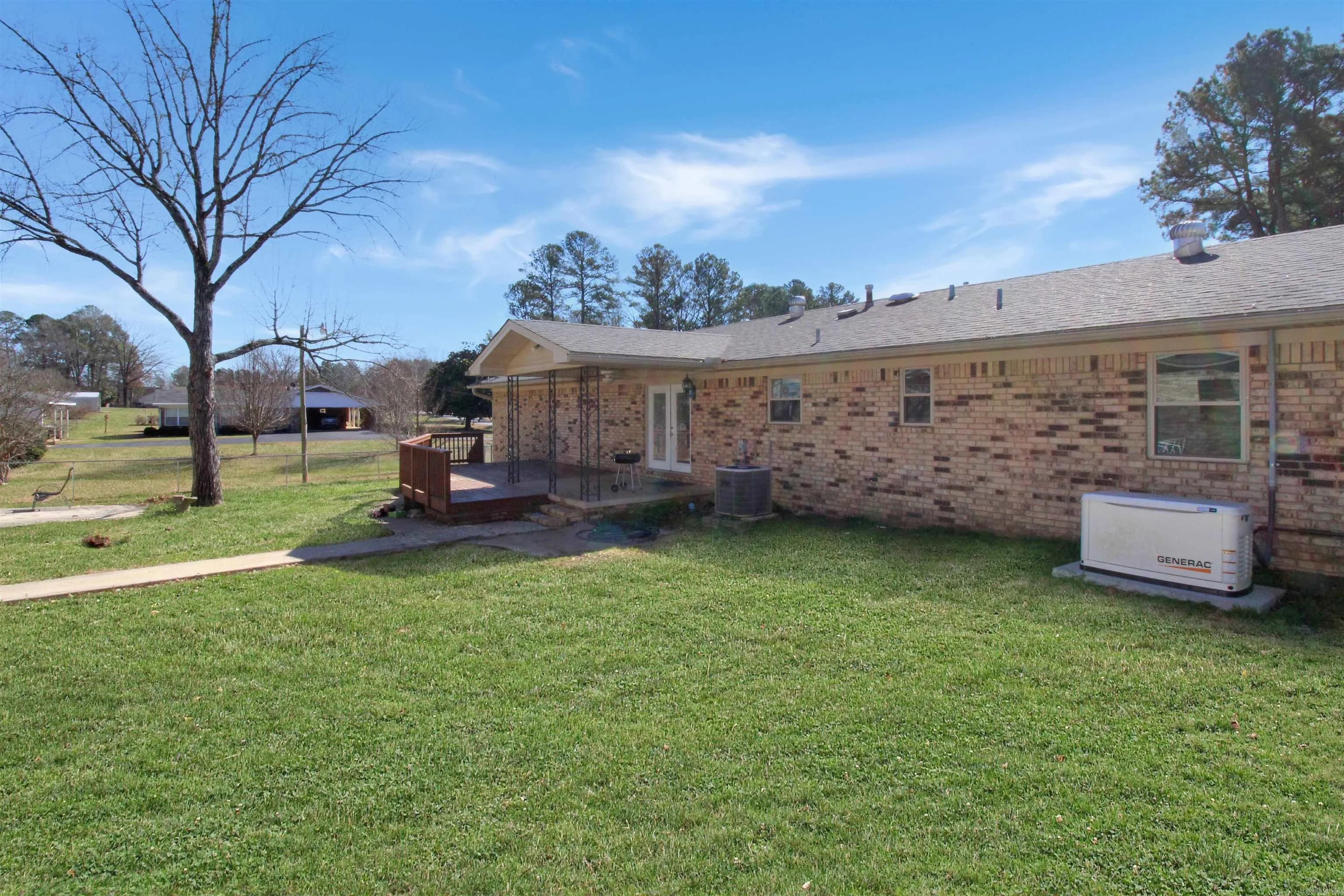 Property at 1302 W Seventh - Image 4