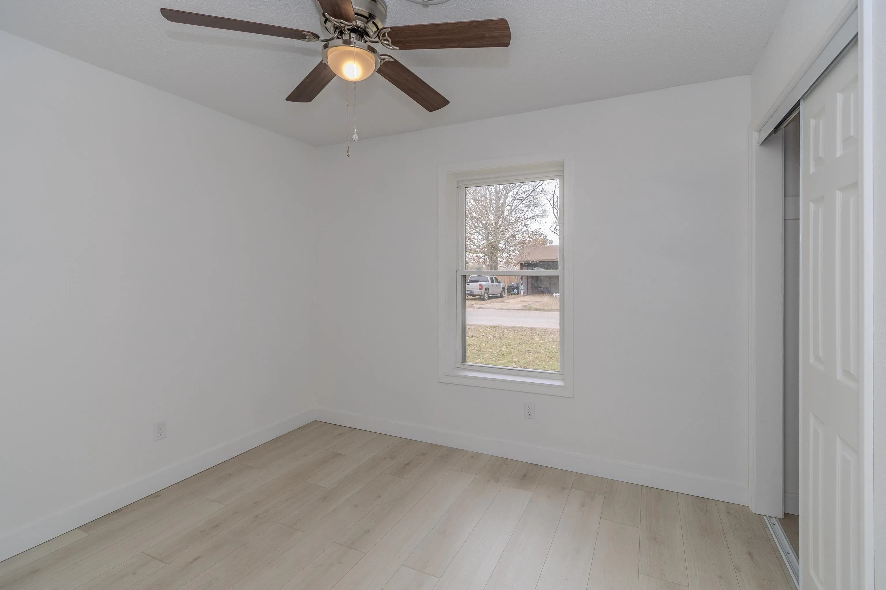 Property at 808  Roy lee - Image 9