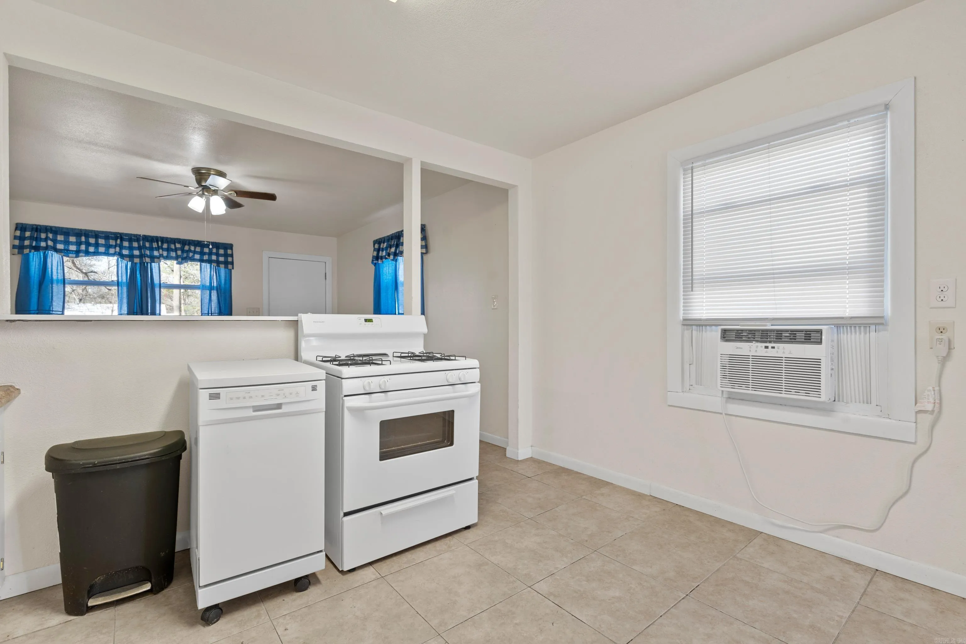 Property at 1220 E Highland - Image 26