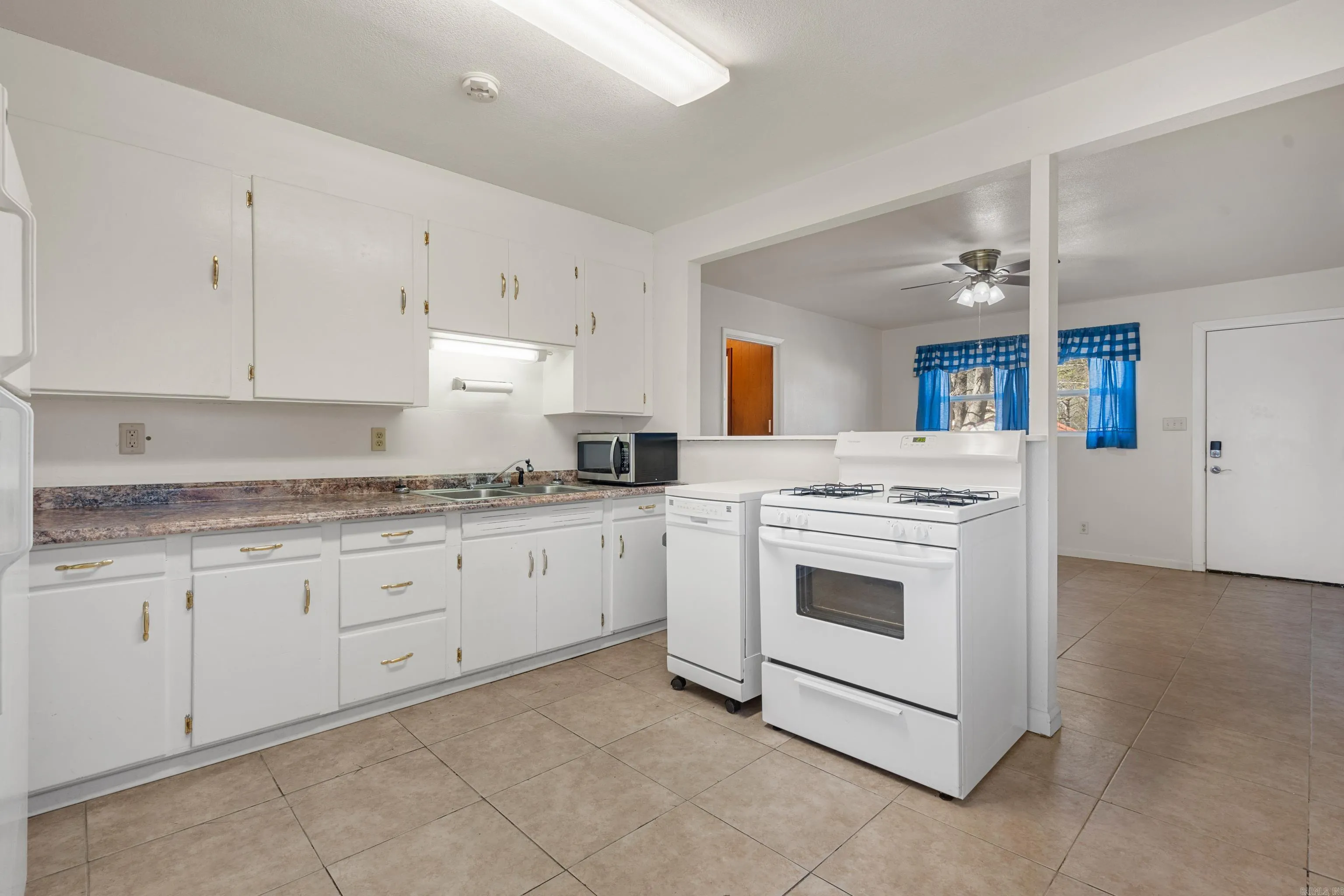 Property at 1220 E Highland - Image 24