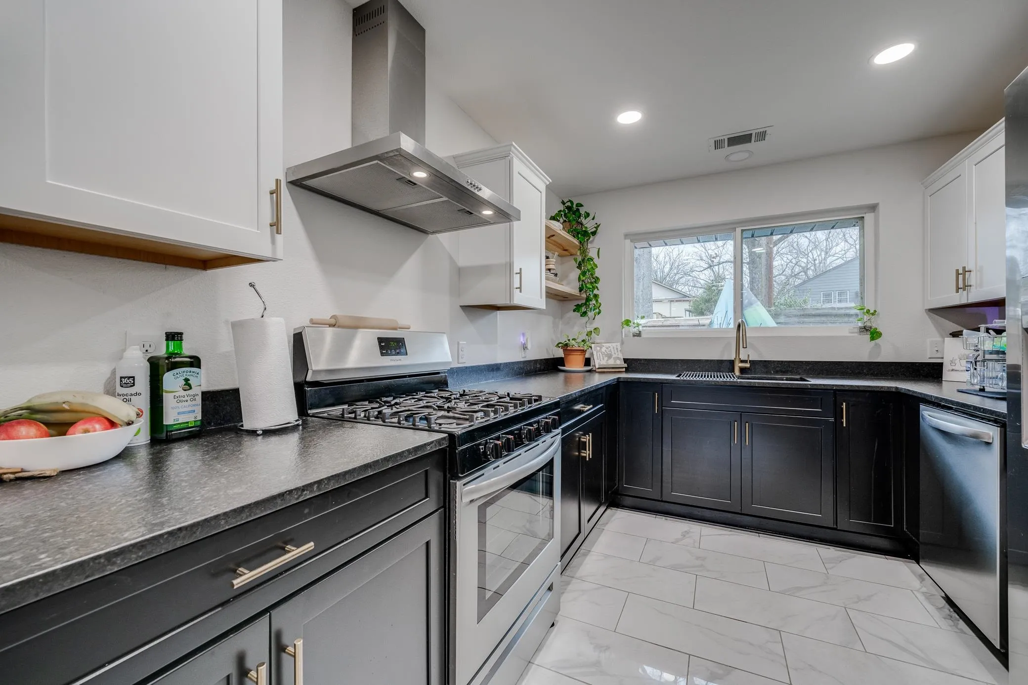 Property at 14  Brickton - Image 14