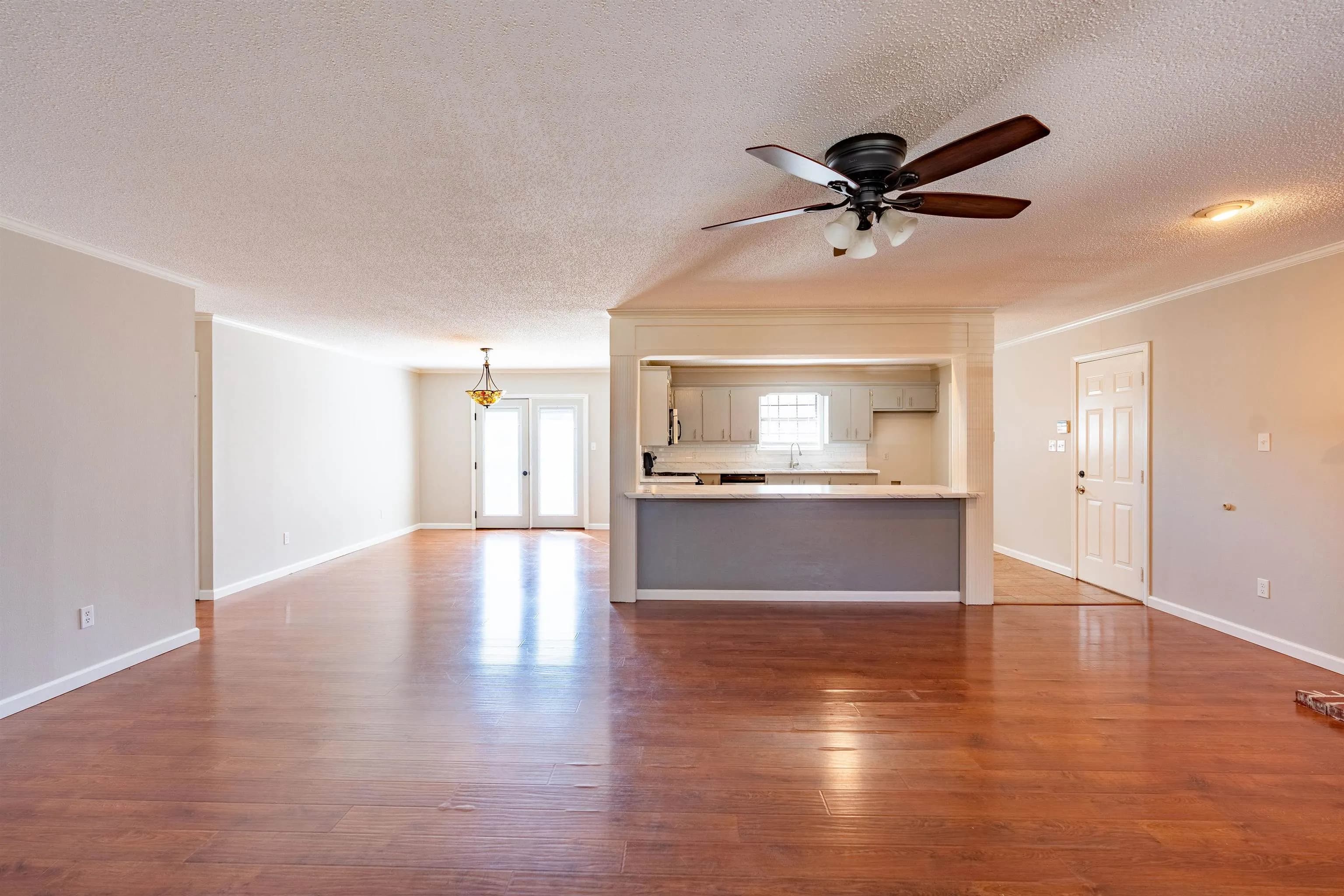 Property at 115  Cherokee - Image 5
