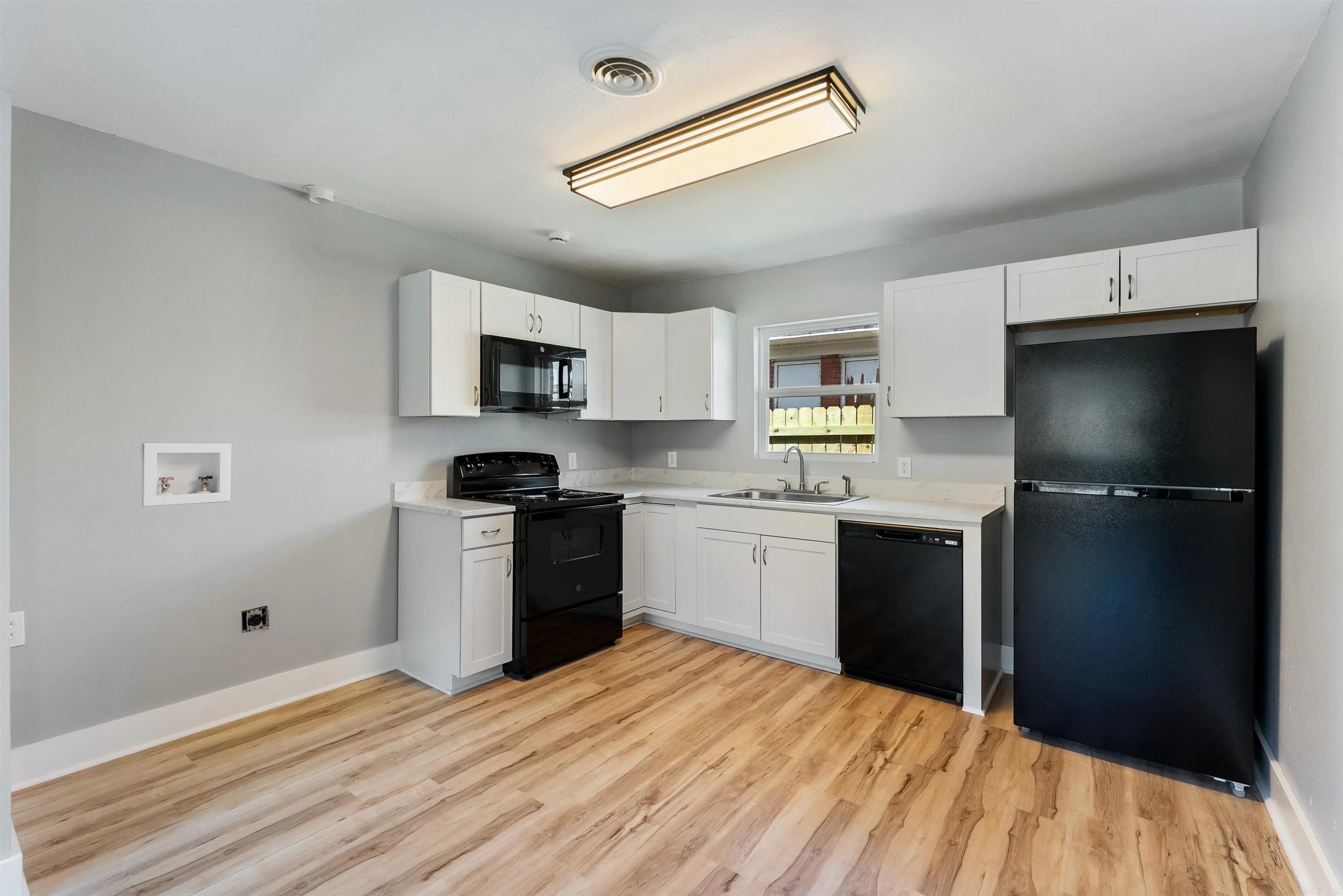 Property at 611  Lenora - Image 10