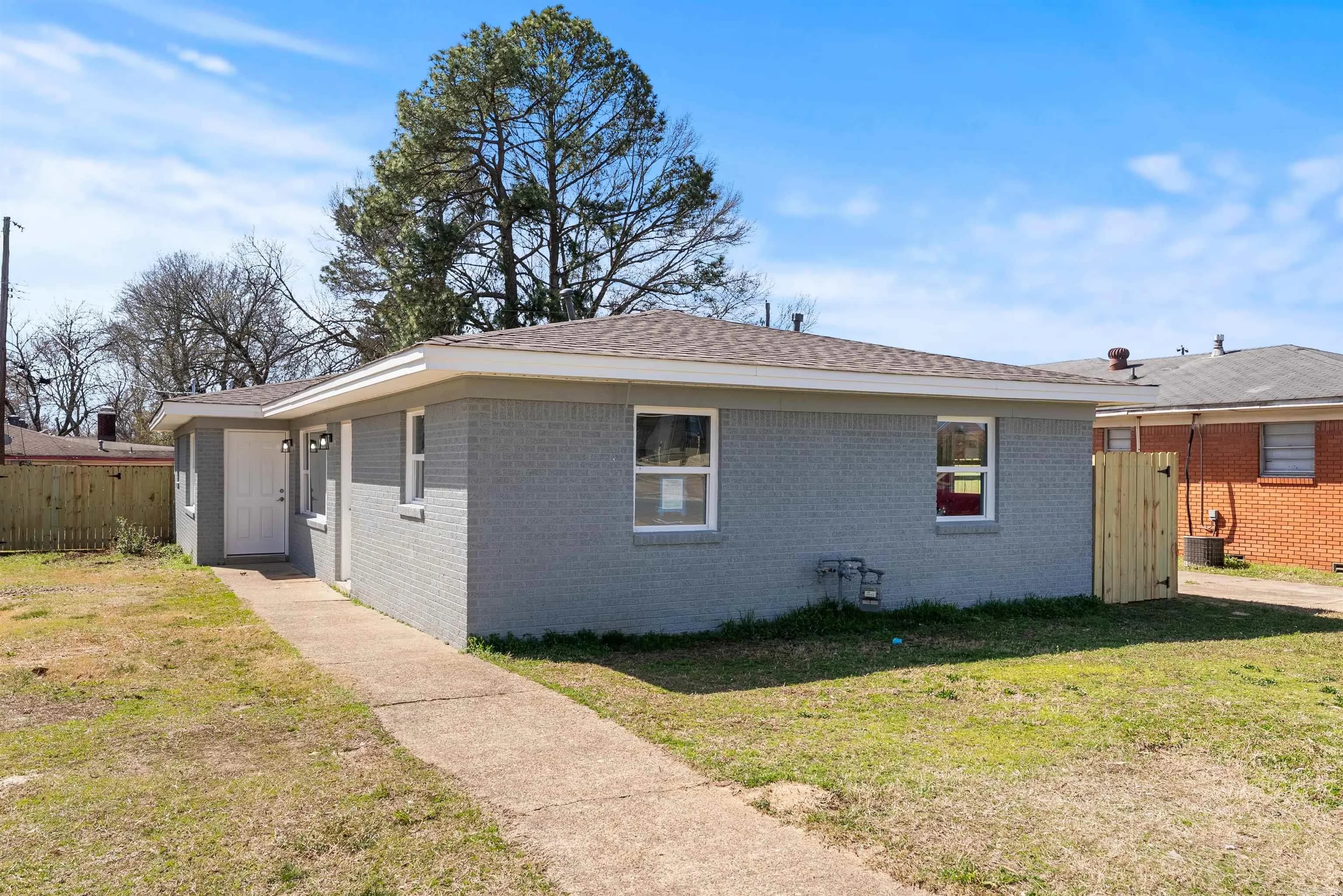 Property at 613  Lenora - Image 1
