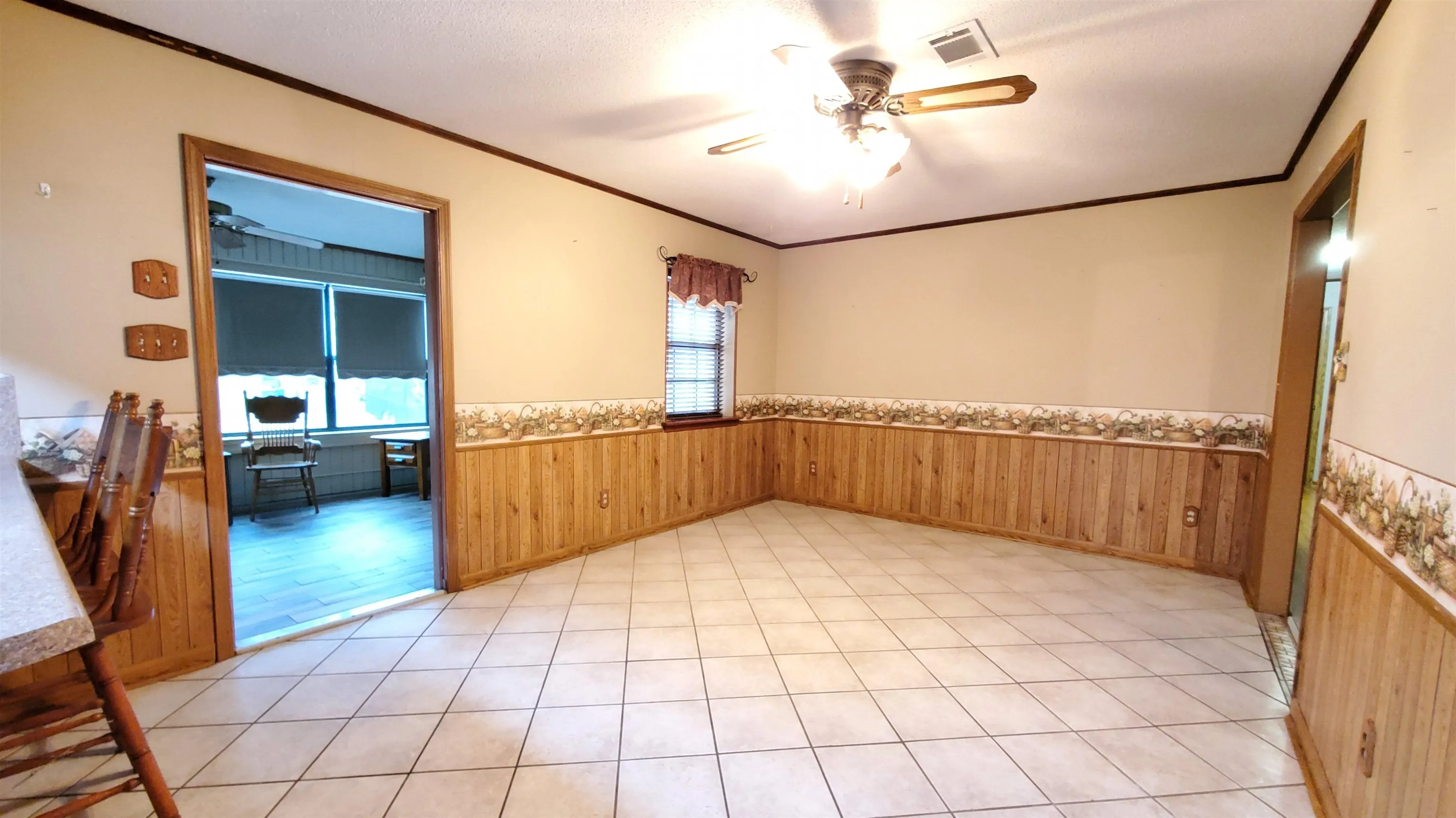 Property at 101  Hickory - Image 8