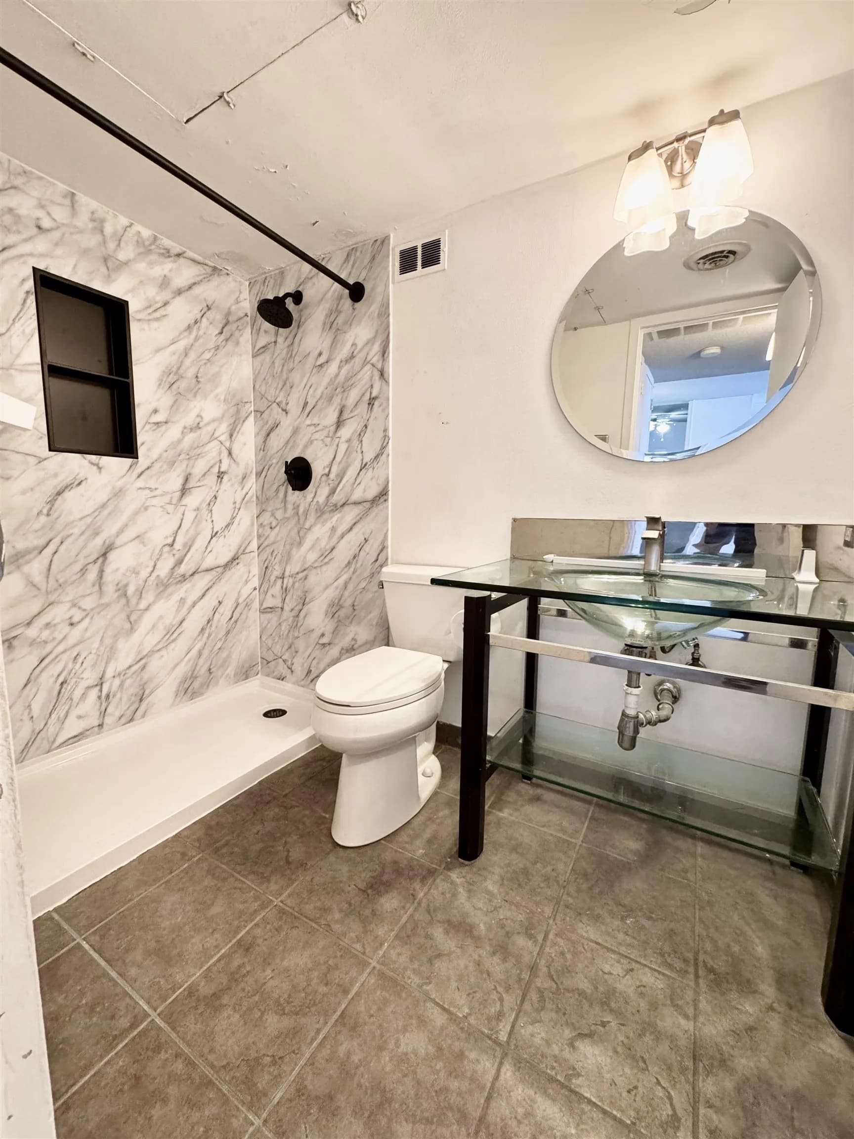 Property at 700 E 9th st, 3H - Image 5