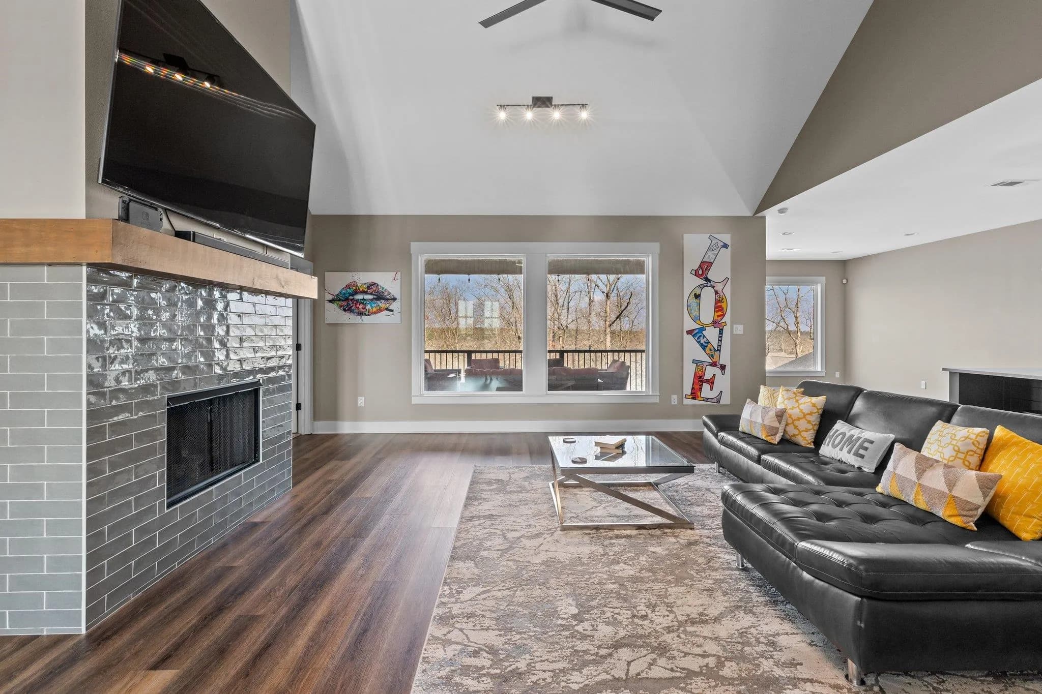 Property at 16024  Burleigh - Image 10
