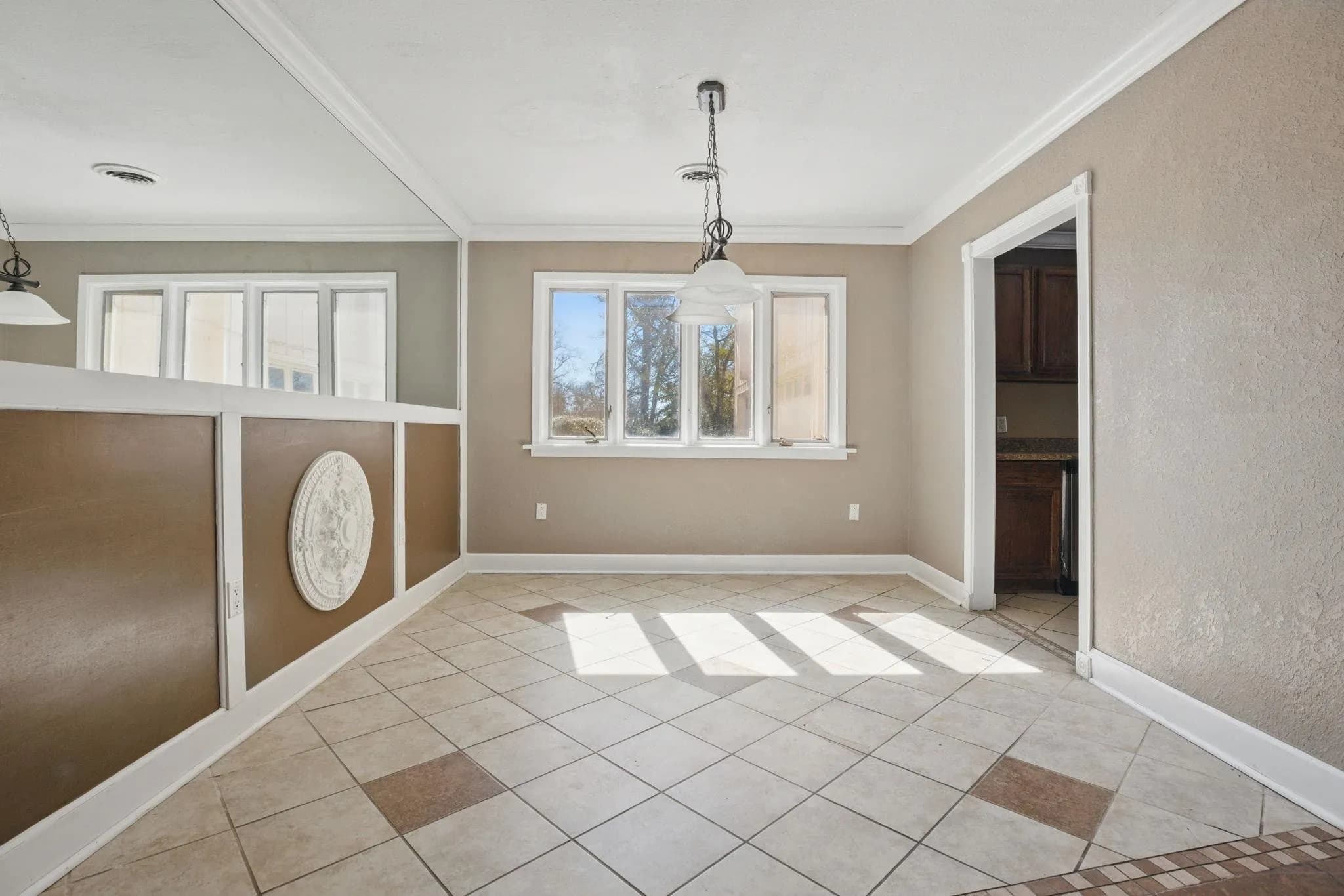 Property at 401 N Chester - Image 4