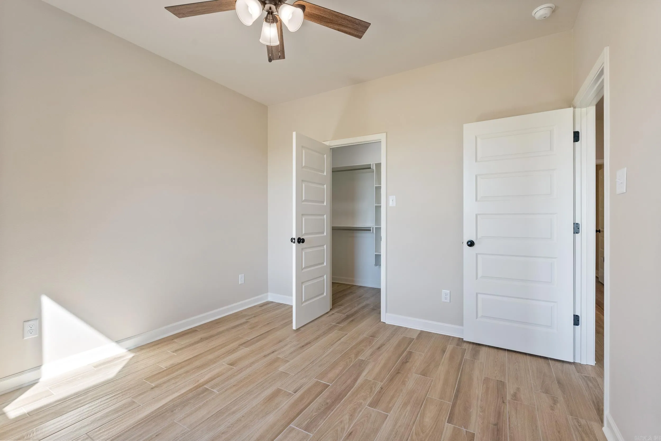Property at 2338  Lakewood - Image 38