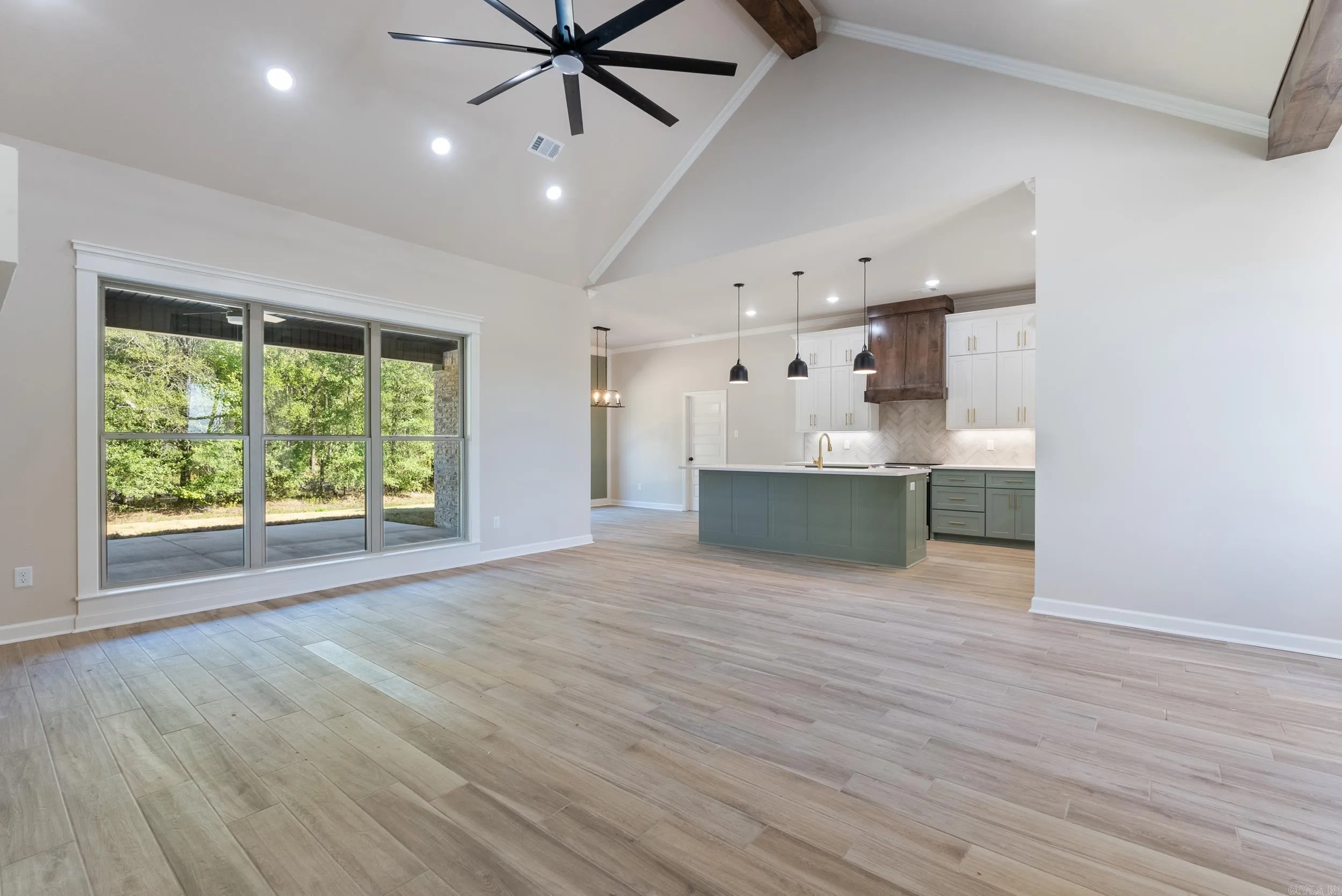 Property at 2338  Lakewood - Image 10