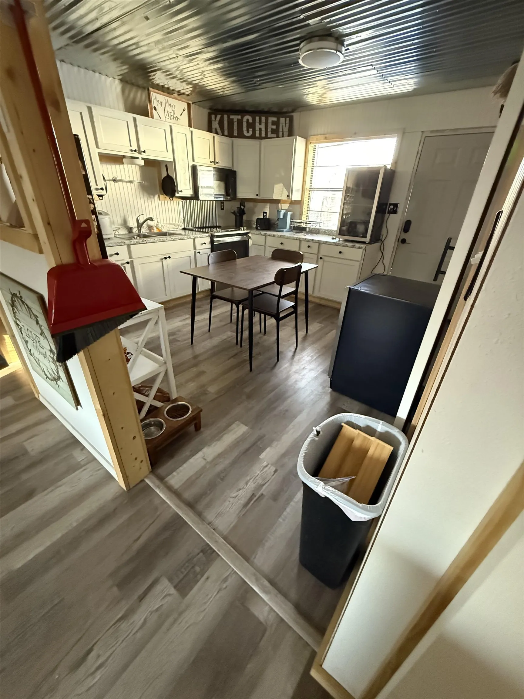 Property at 204  Bayles - Image 7