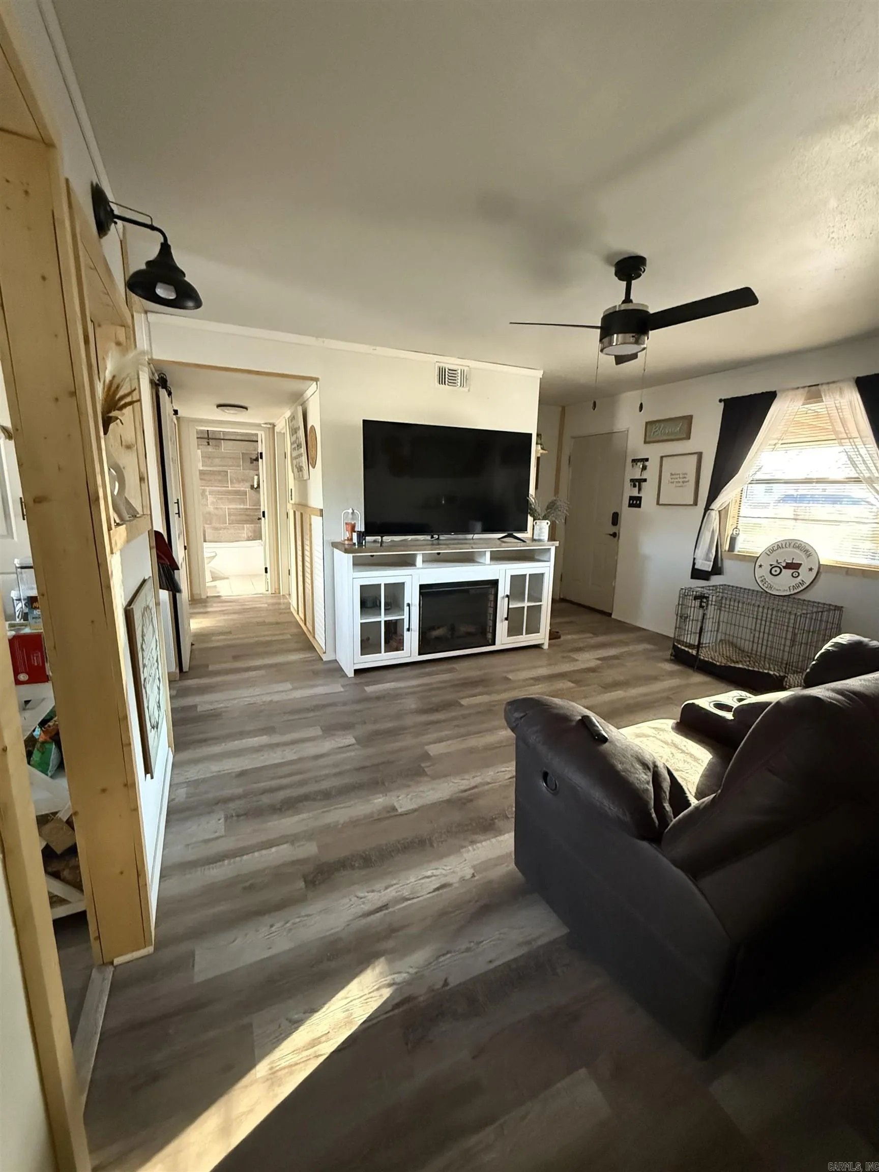 Property at 204  Bayles - Image 4