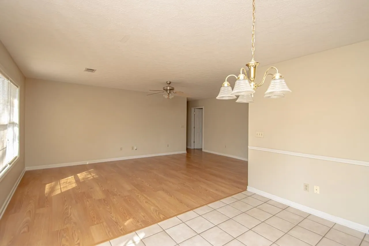 Property at 47  Fox run - Image 12