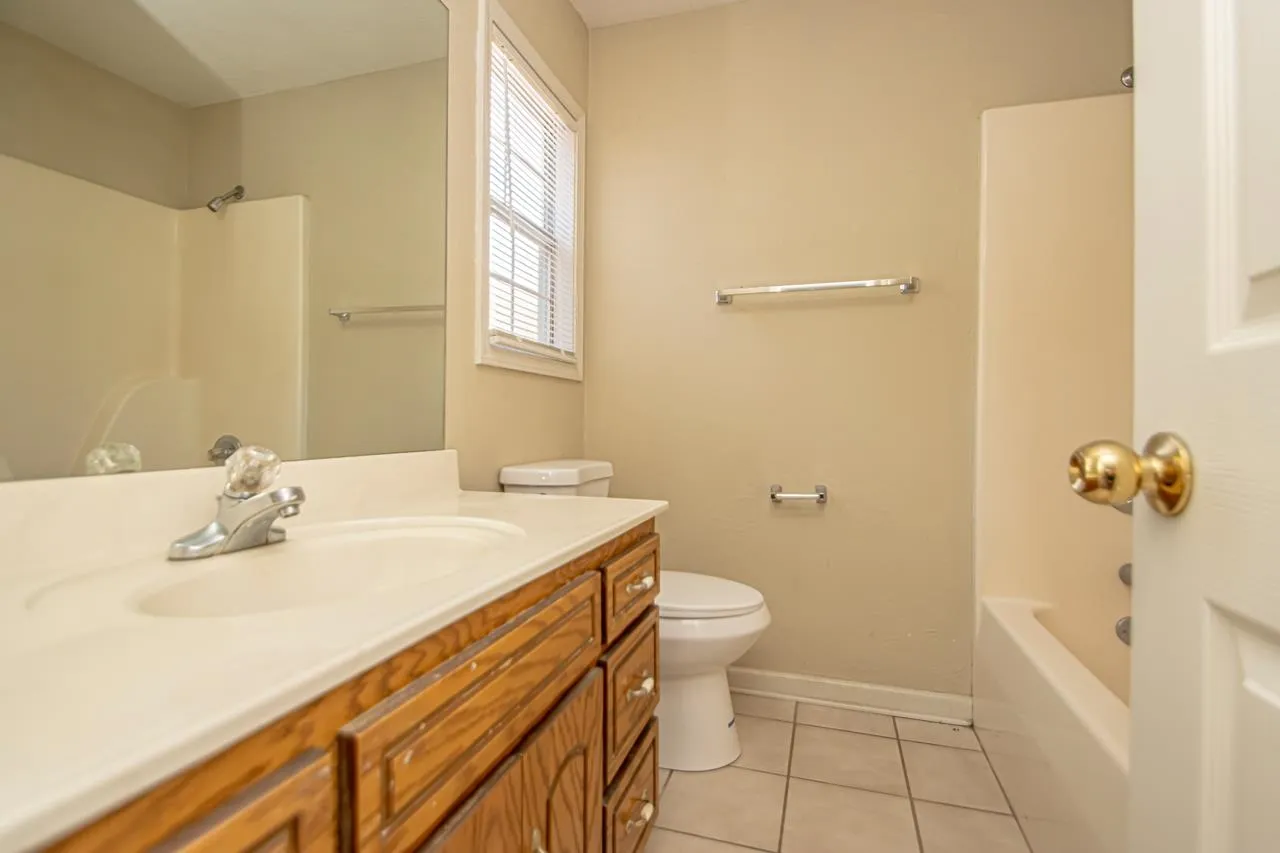 Property at 47  Fox run - Image 24