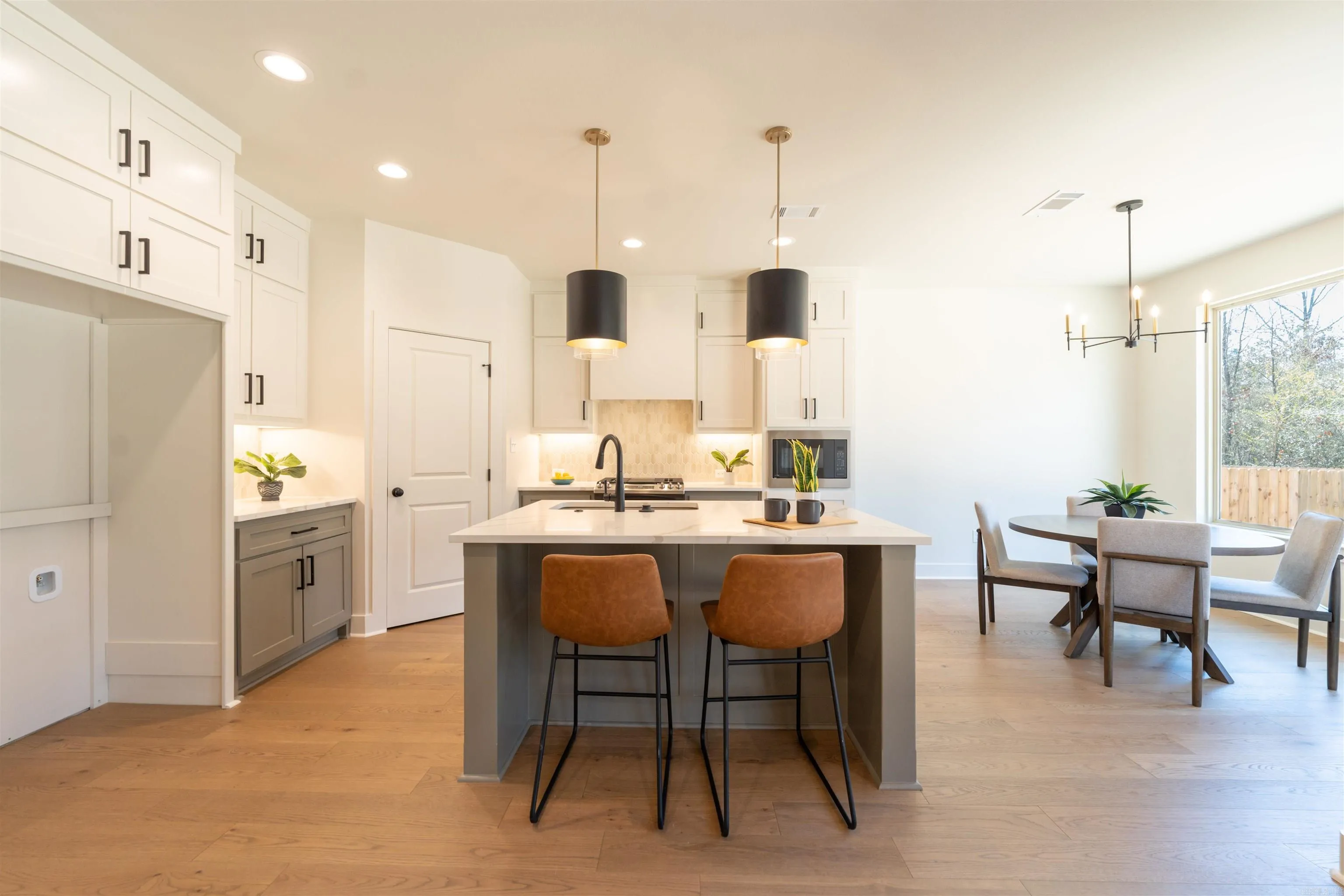Property at 15025  Matterhorn - Image 4