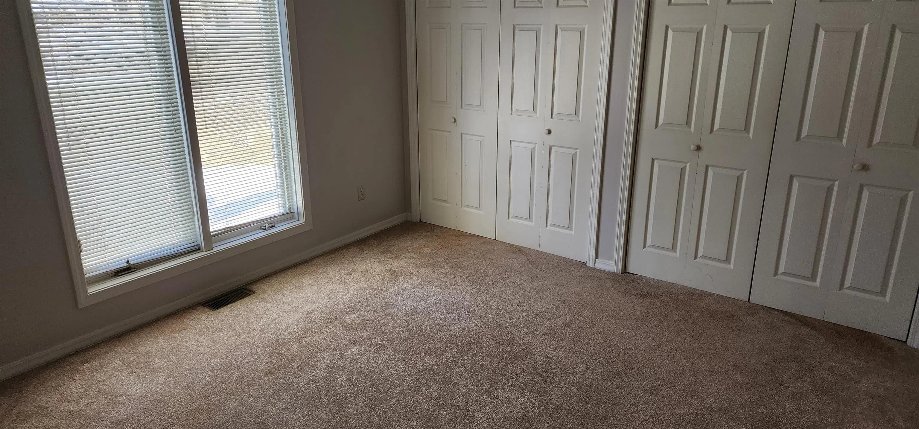 Property at 107  Cherokee - Image 11